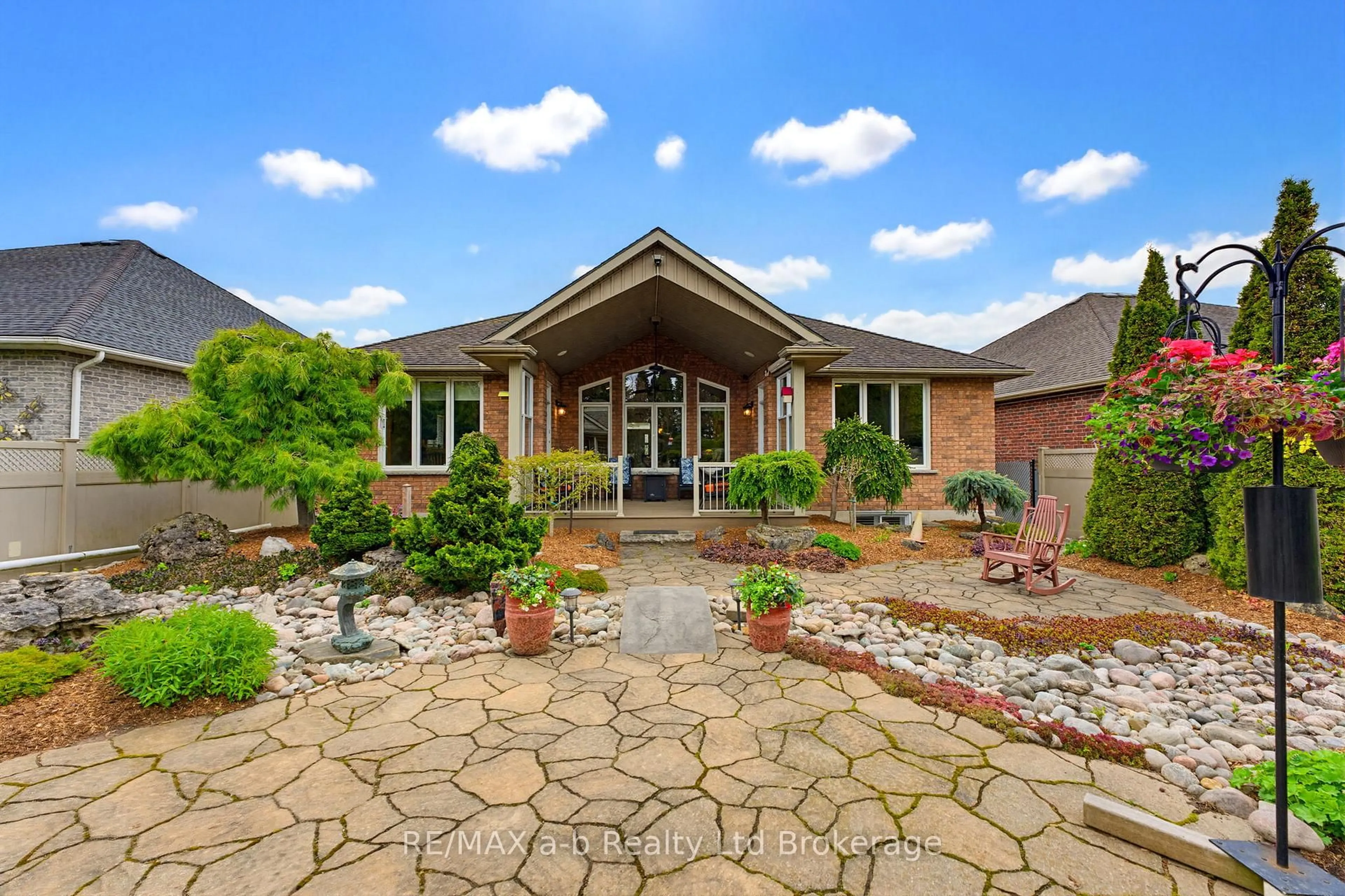 Home with brick exterior material, unknown for 911 Ridgewood Dr, Woodstock Ontario N4T 0B8