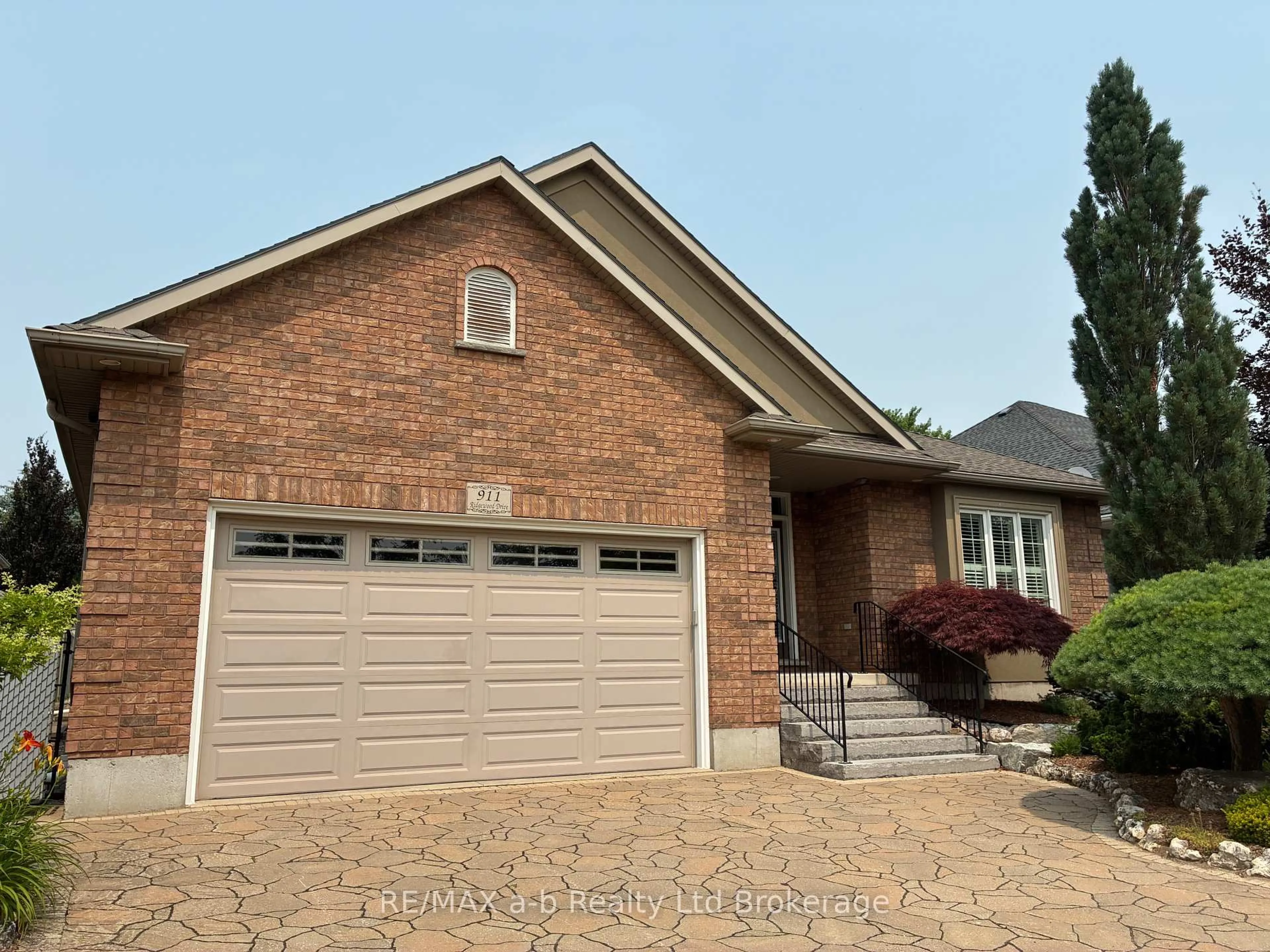 Unknown for 911 Ridgewood Dr, Woodstock Ontario N4T 0B8