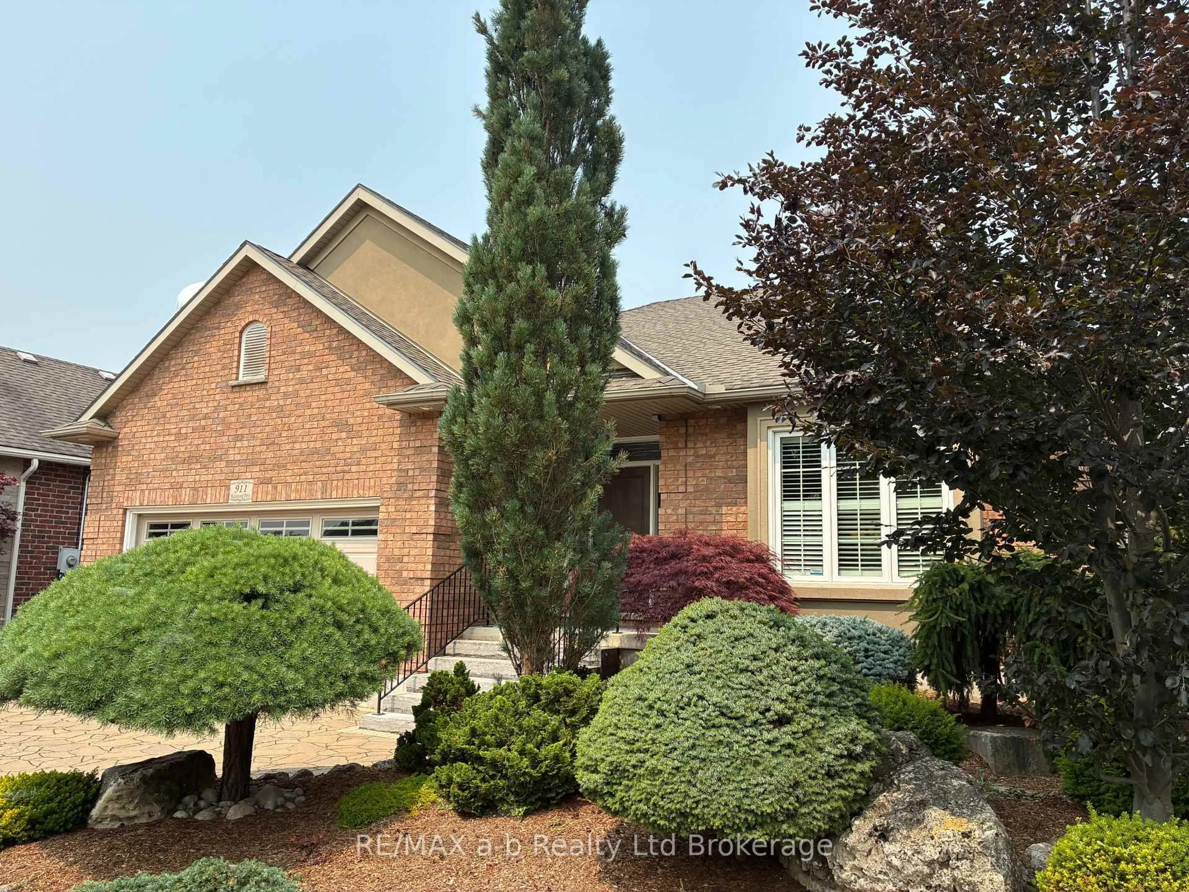 Unknown for 911 Ridgewood Dr, Woodstock Ontario N4T 0B8