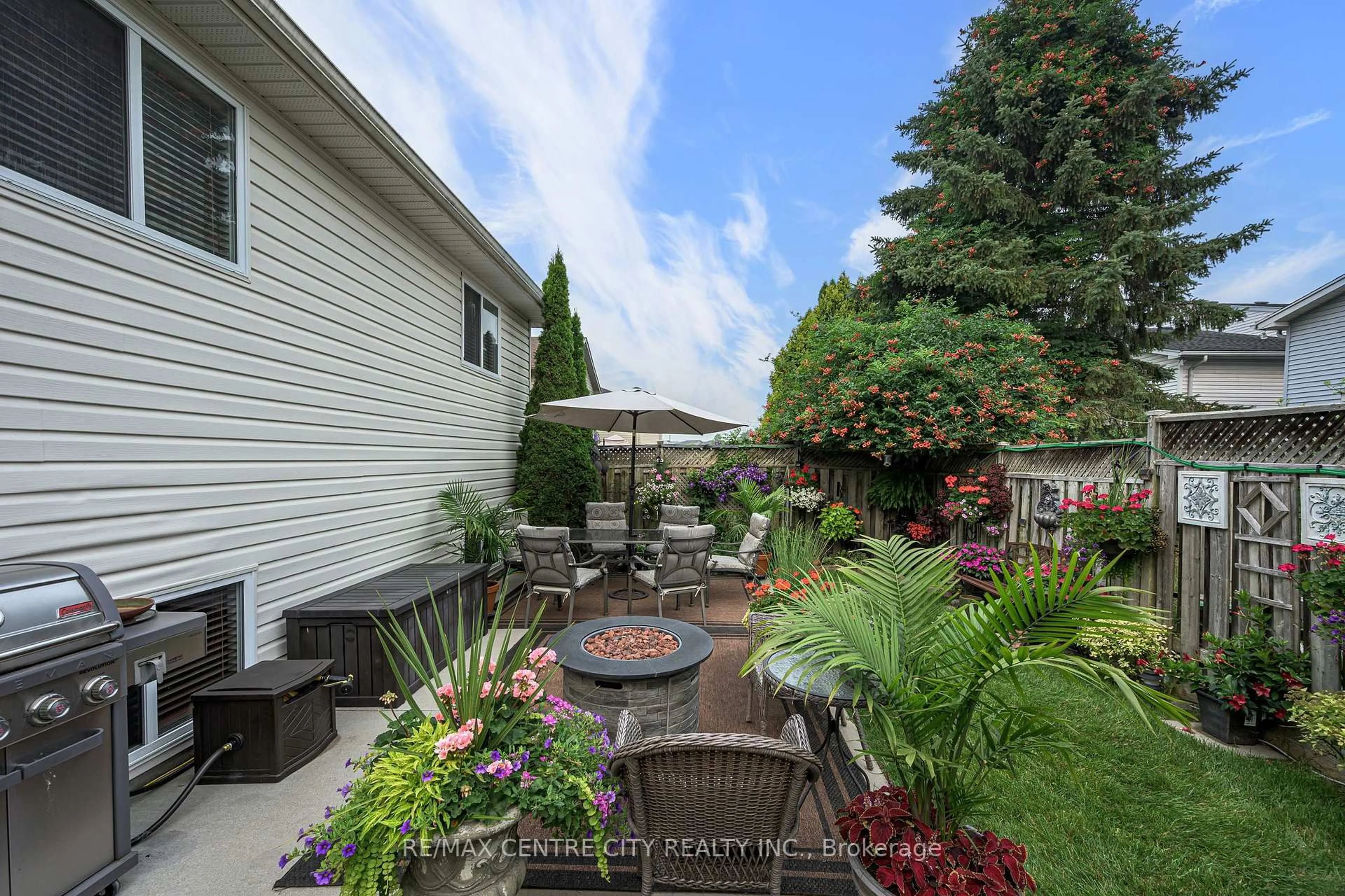 Patio, unknown for 128 Crimson Cres, London East Ontario N5W 6E9