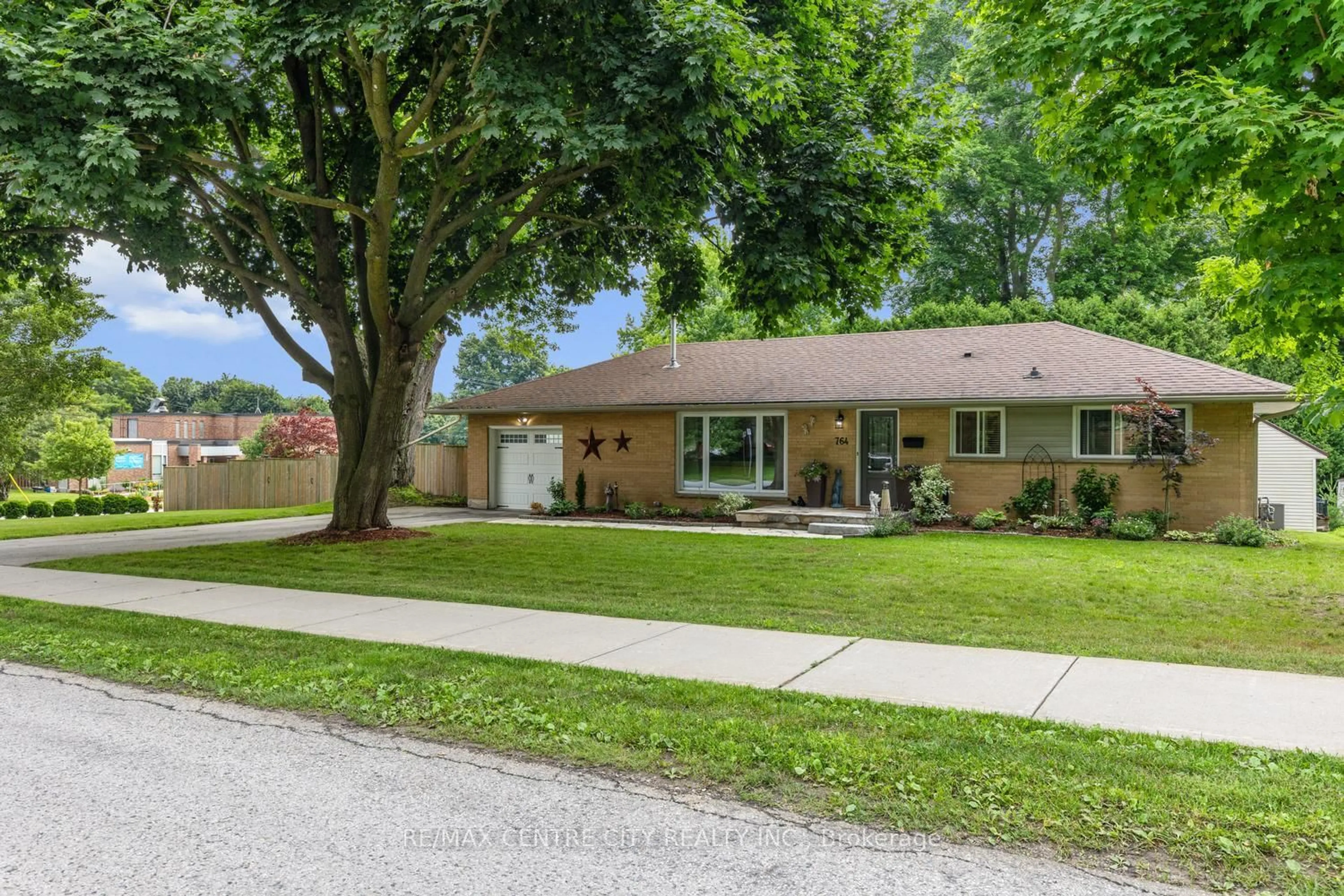 Unknown for 764 Valetta St, London North Ontario N6H 2Y8