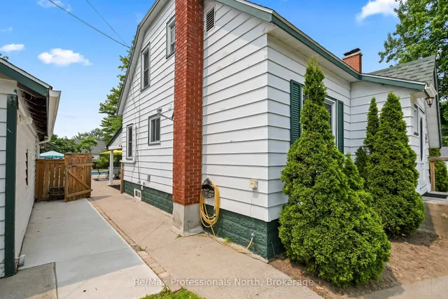 695 John St, Gravenhurst 2