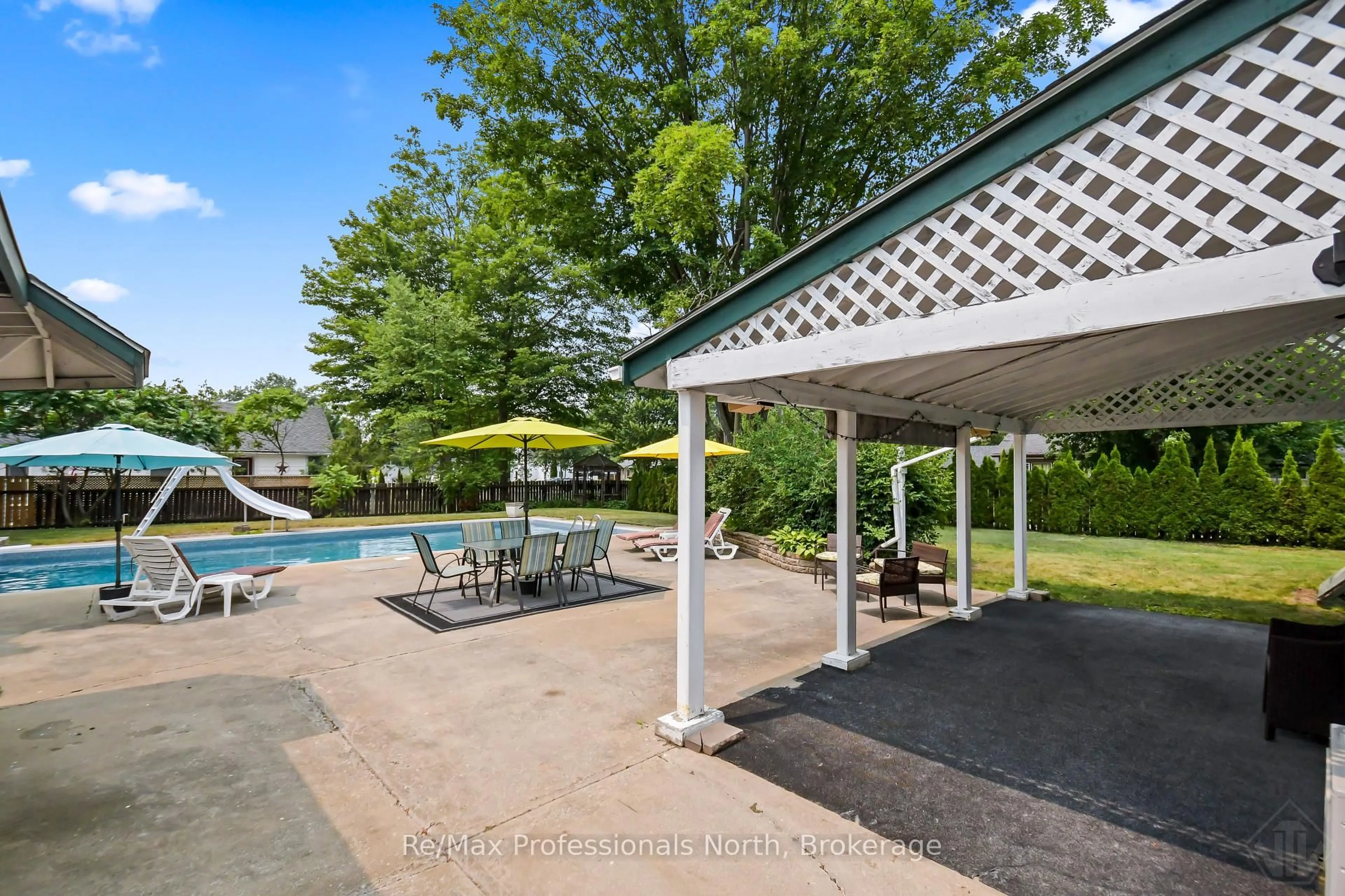 Patio, water/lake/river/ocean view for 695 John St, Gravenhurst Ontario P1P 1E6