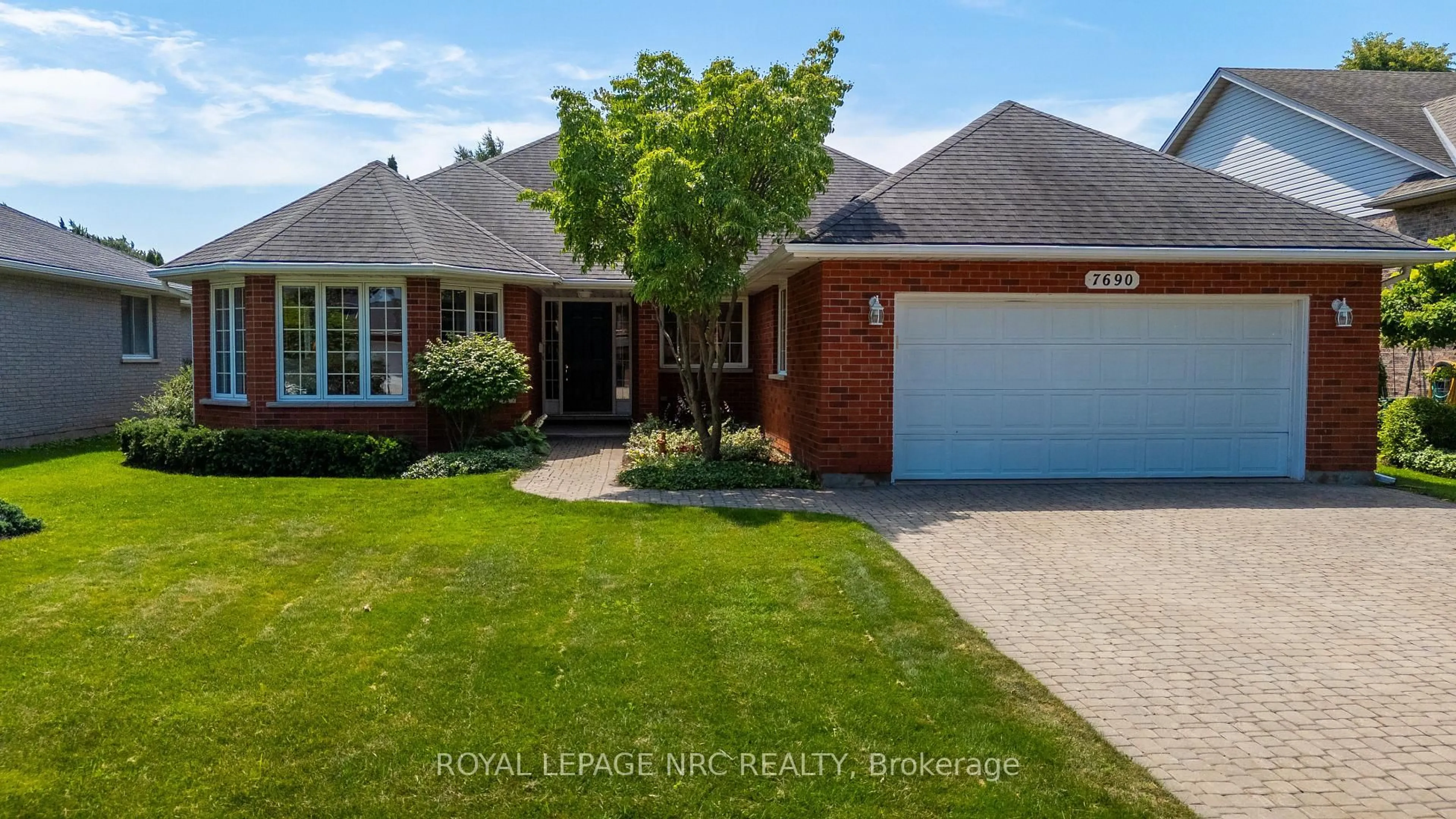 Home with brick exterior material, street for 7690 Mount Carmel Blvd, Niagara Falls Ontario L2H 2Y3