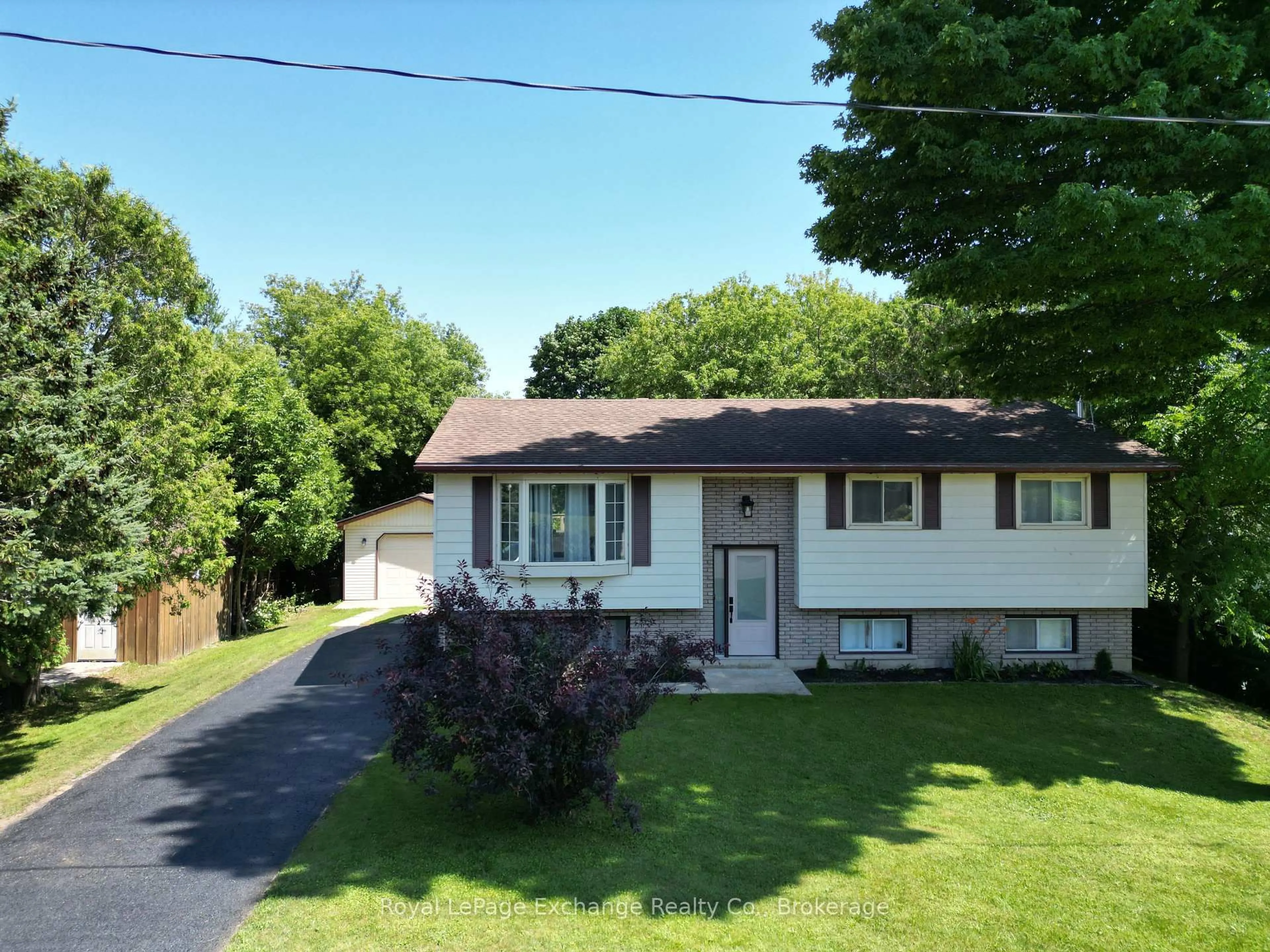 A pic from outside/outdoor area/front of a property/back of a property/a pic from drone, street for 453 Elgin St, Kincardine Ontario N2Z 2V4