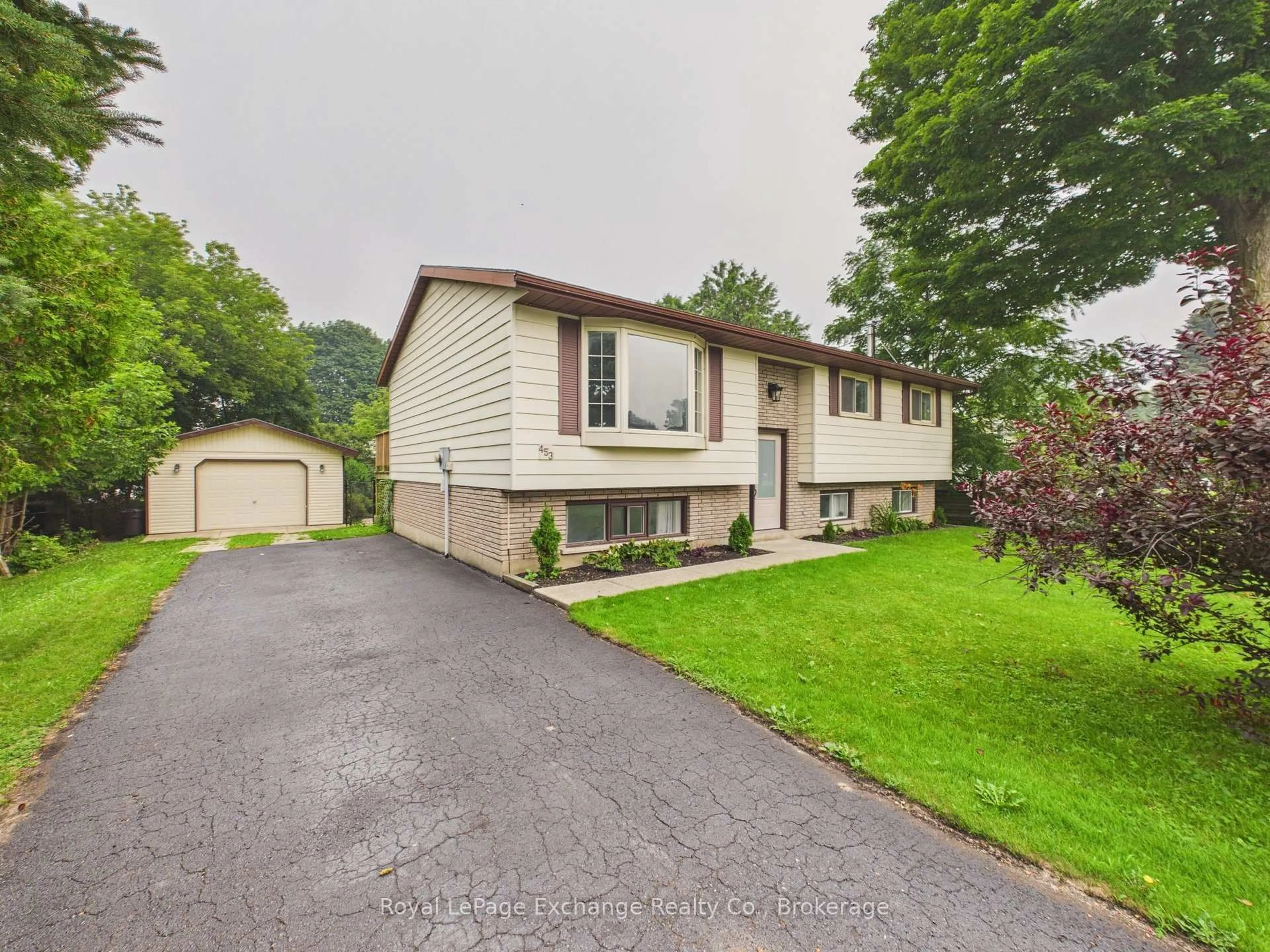 Home with vinyl exterior material, street for 453 Elgin St, Kincardine Ontario N2Z 2V4