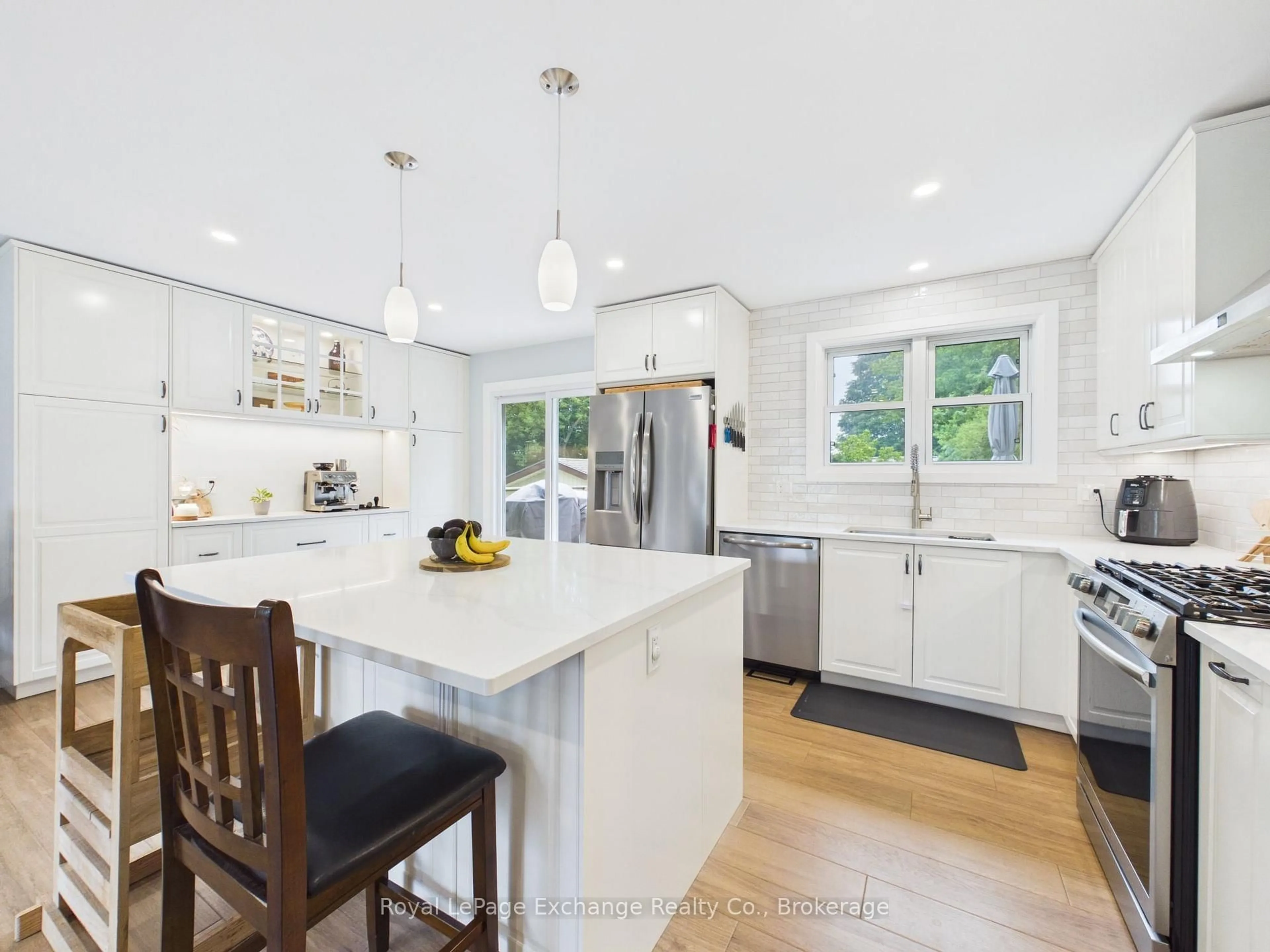 Open concept kitchen, ceramic/tile floor for 453 Elgin St, Kincardine Ontario N2Z 2V4