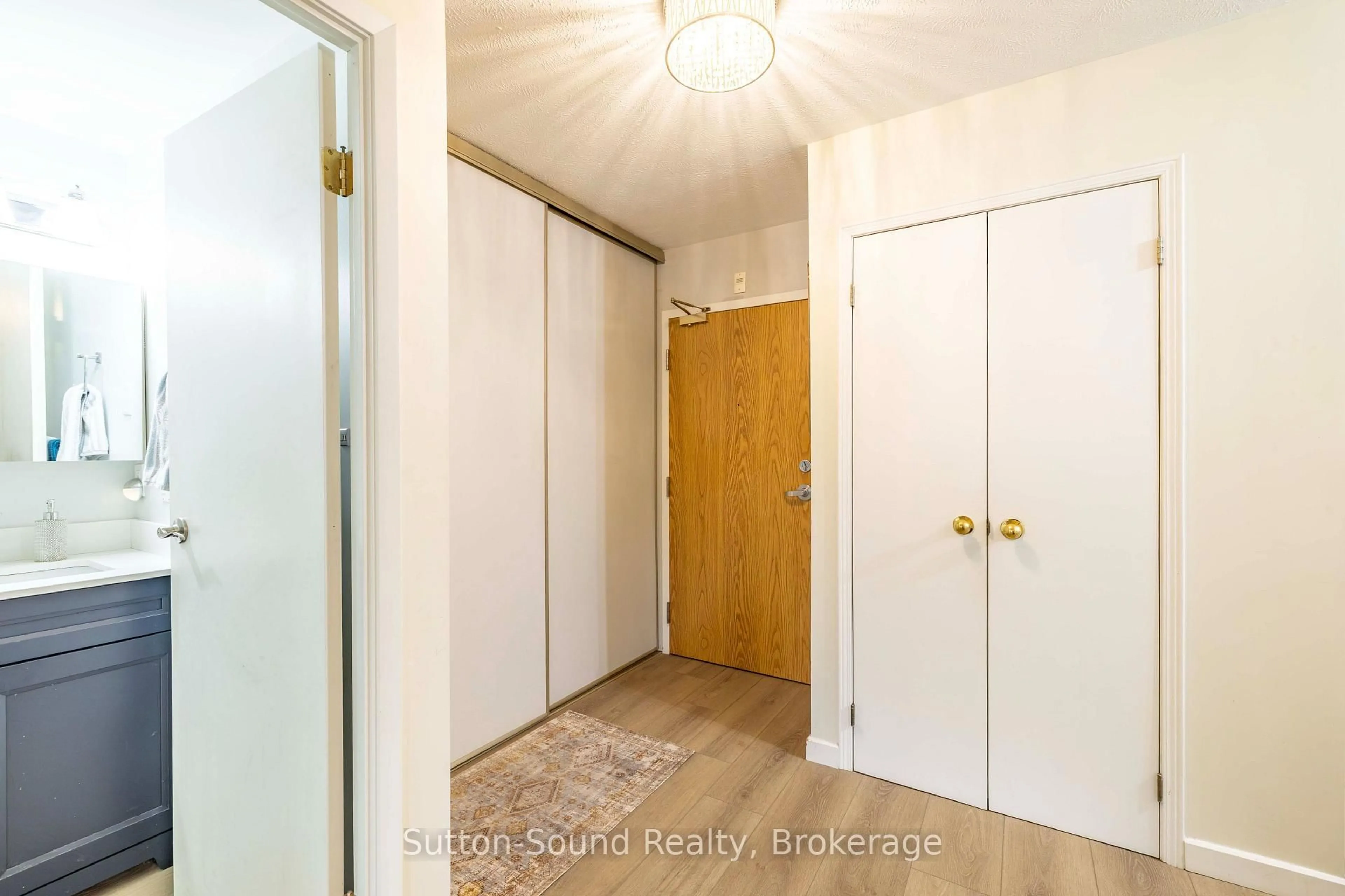 Indoor entryway for 1775 9th Ave #208, Owen Sound Ontario N4K 6K3