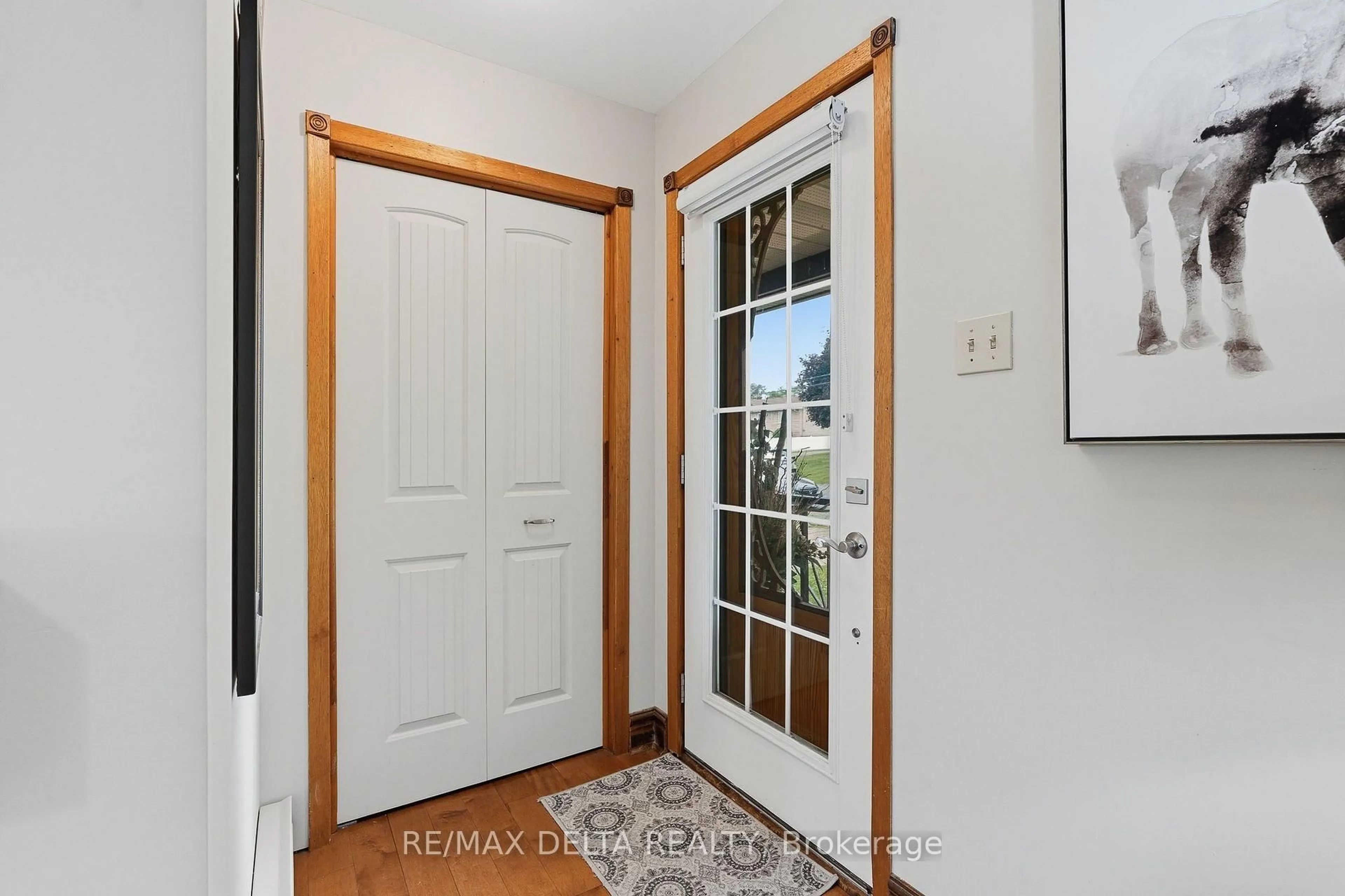 Indoor entryway for 1991 Woods St, Clarence-Rockland Ontario K4K 1H7