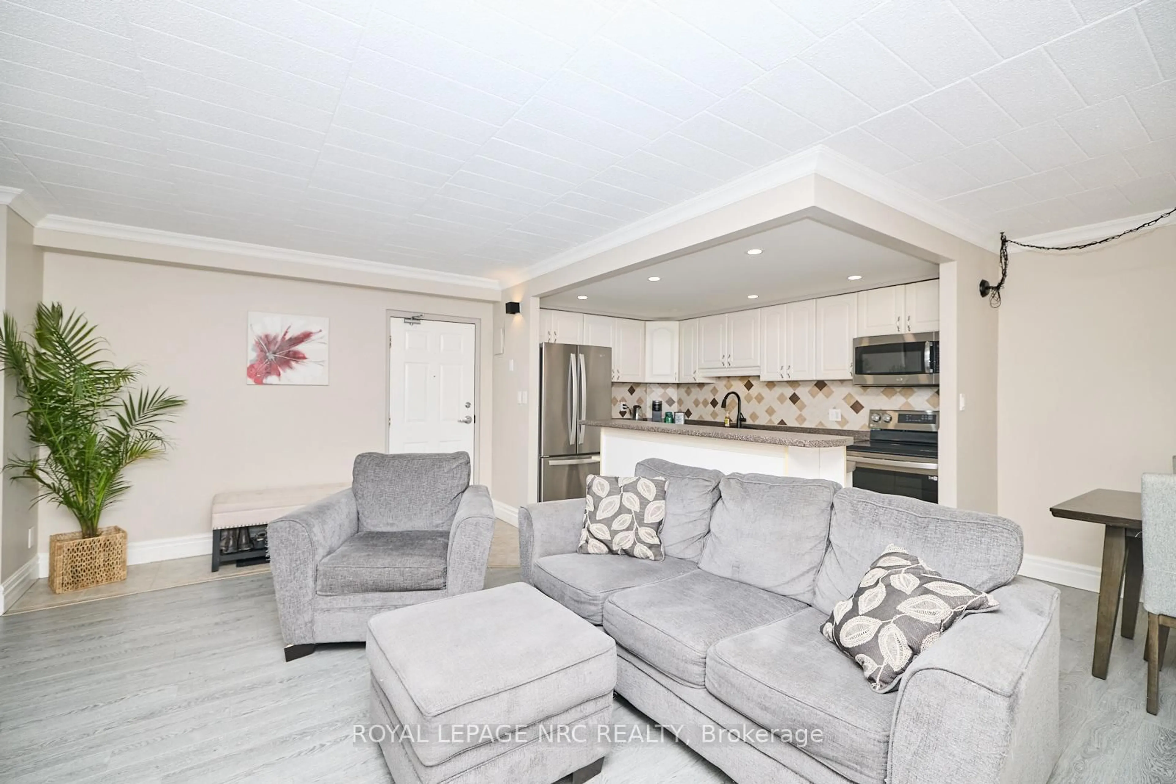 Living room with furniture, unknown for 20 John St #109, Grimsby Ontario L3M 1X5