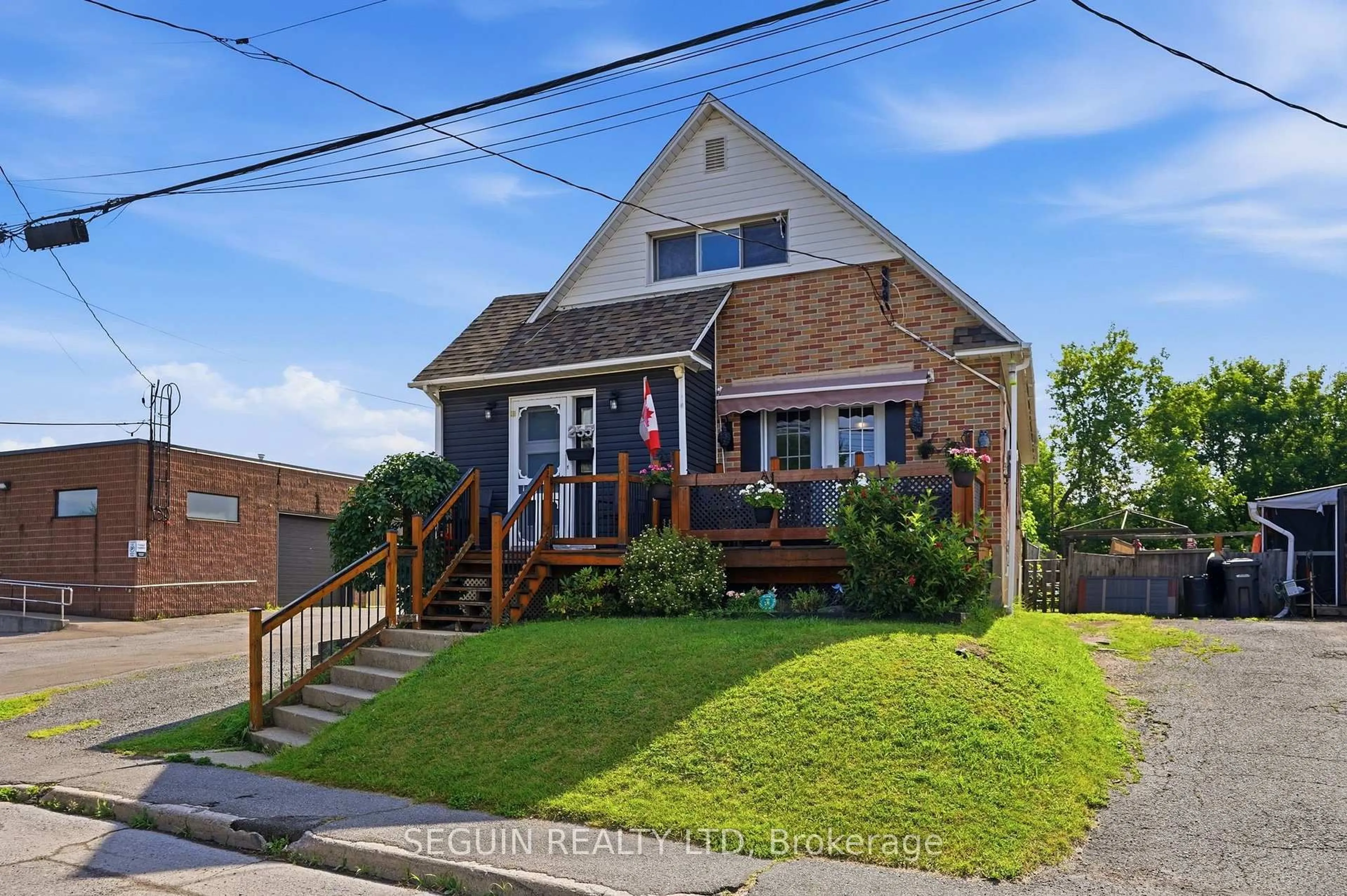 Unknown for 255 Hampden St, Hawkesbury Ontario K6A 1Y4