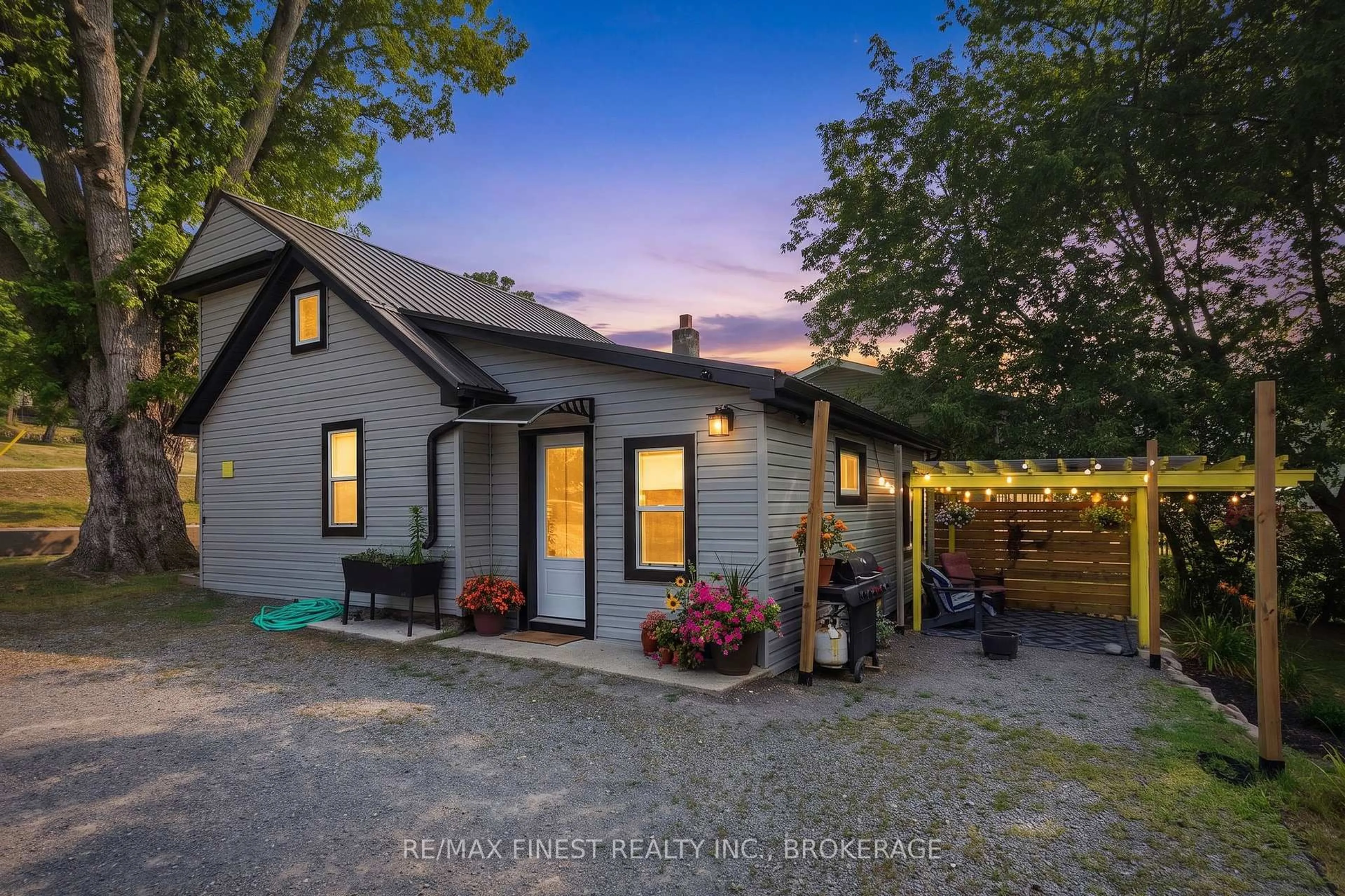 A pic from outside/outdoor area/front of a property/back of a property/a pic from drone, street for 414 Dundas St, Deseronto Ontario K0K 1X0