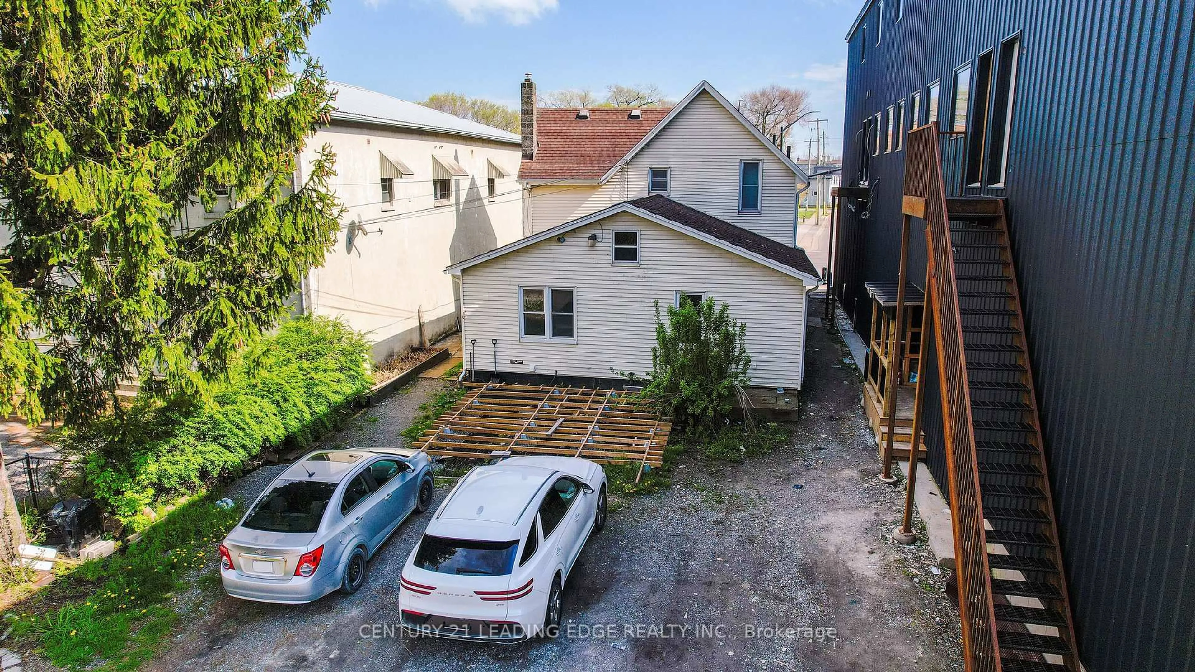 A pic from outside/outdoor area/front of a property/back of a property/a pic from drone, street for 223 Main St, Port Colborne Ontario L3K 3V7
