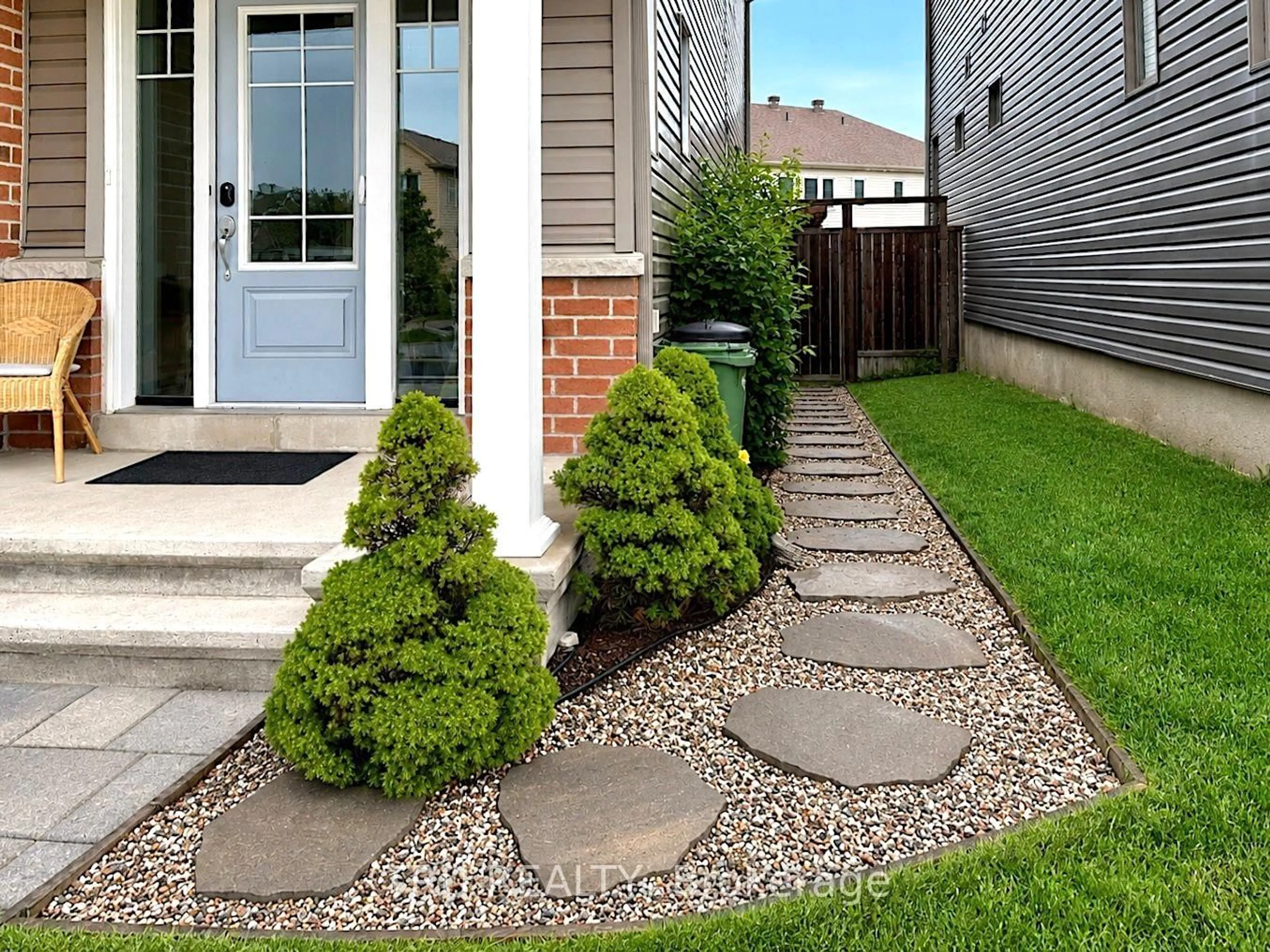 Patio, street for 2538 River Mist Rd, Ottawa Ontario K2J 6G2
