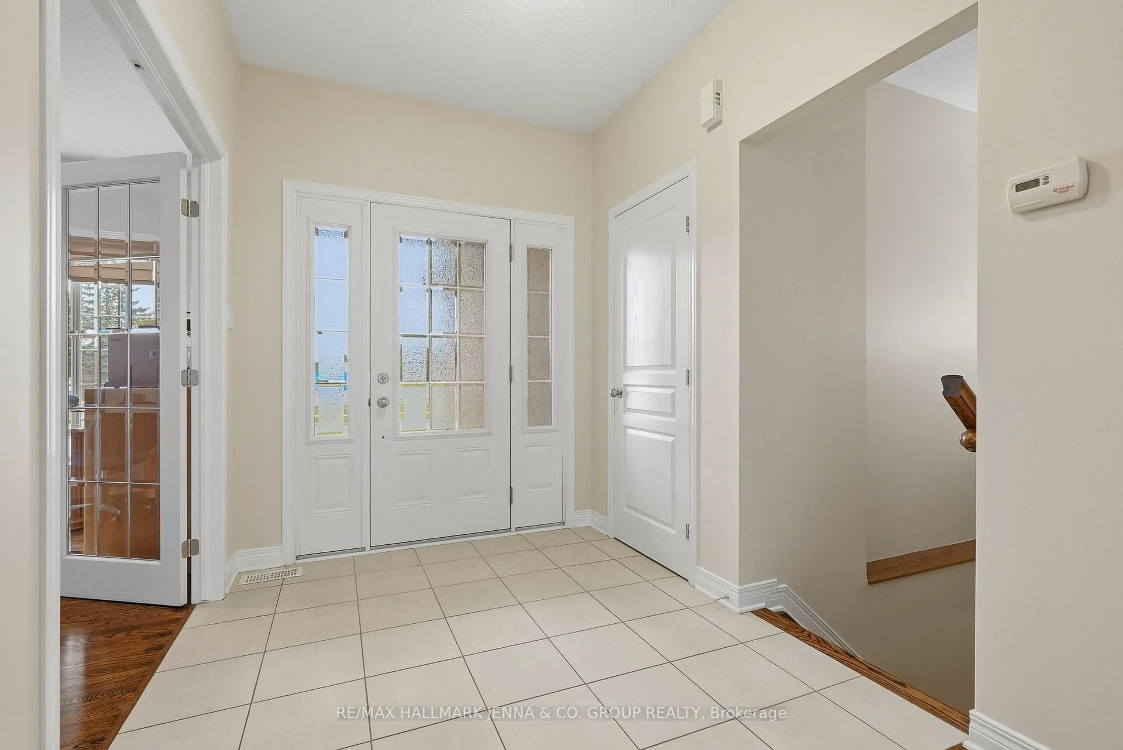 Indoor entryway for 15 Baywood Dr, Ottawa Ontario K2S 2G2