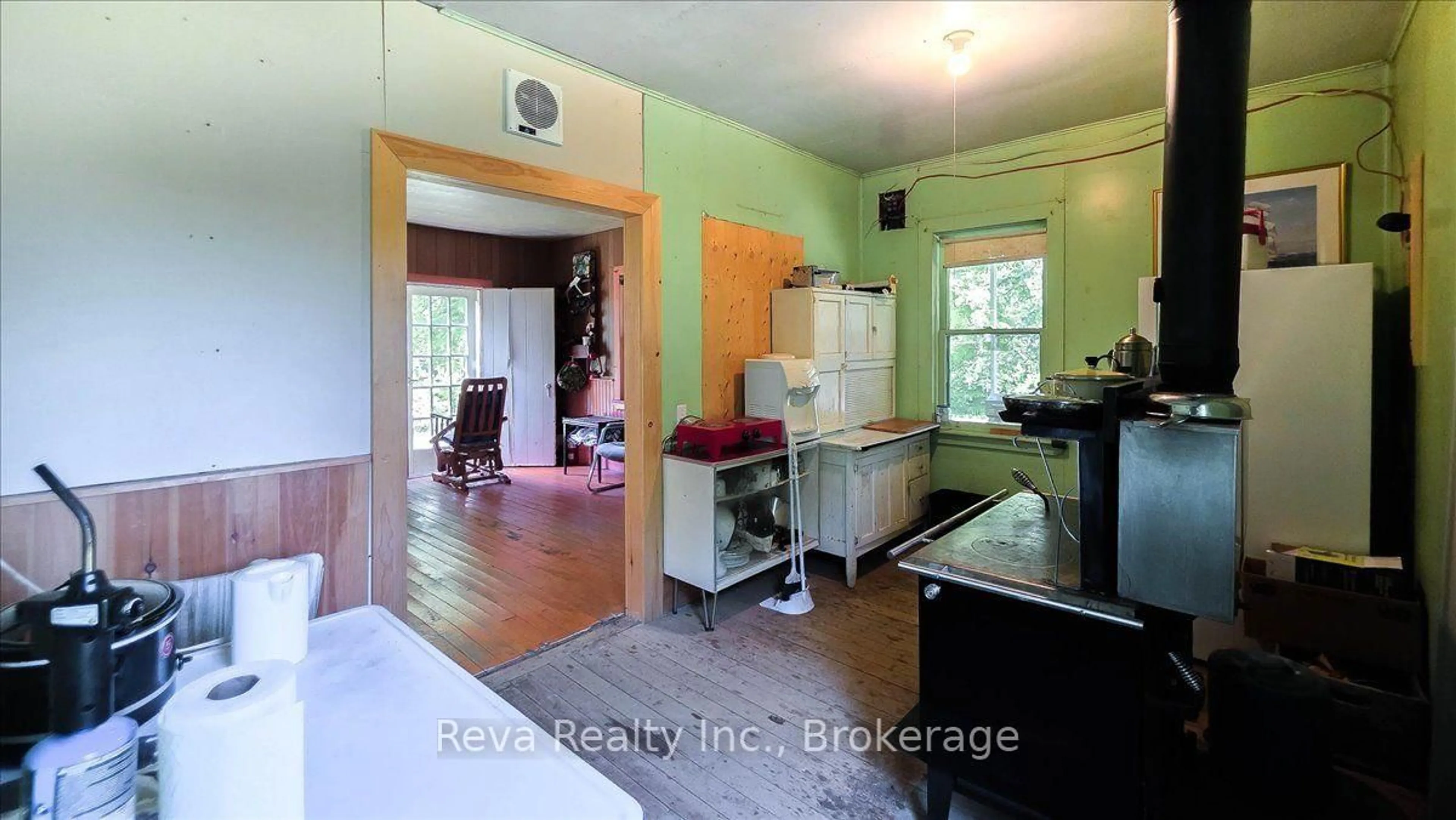 A pic of a room for 3332 Matawatchan Rd, Griffith Ontario K0J 2R0