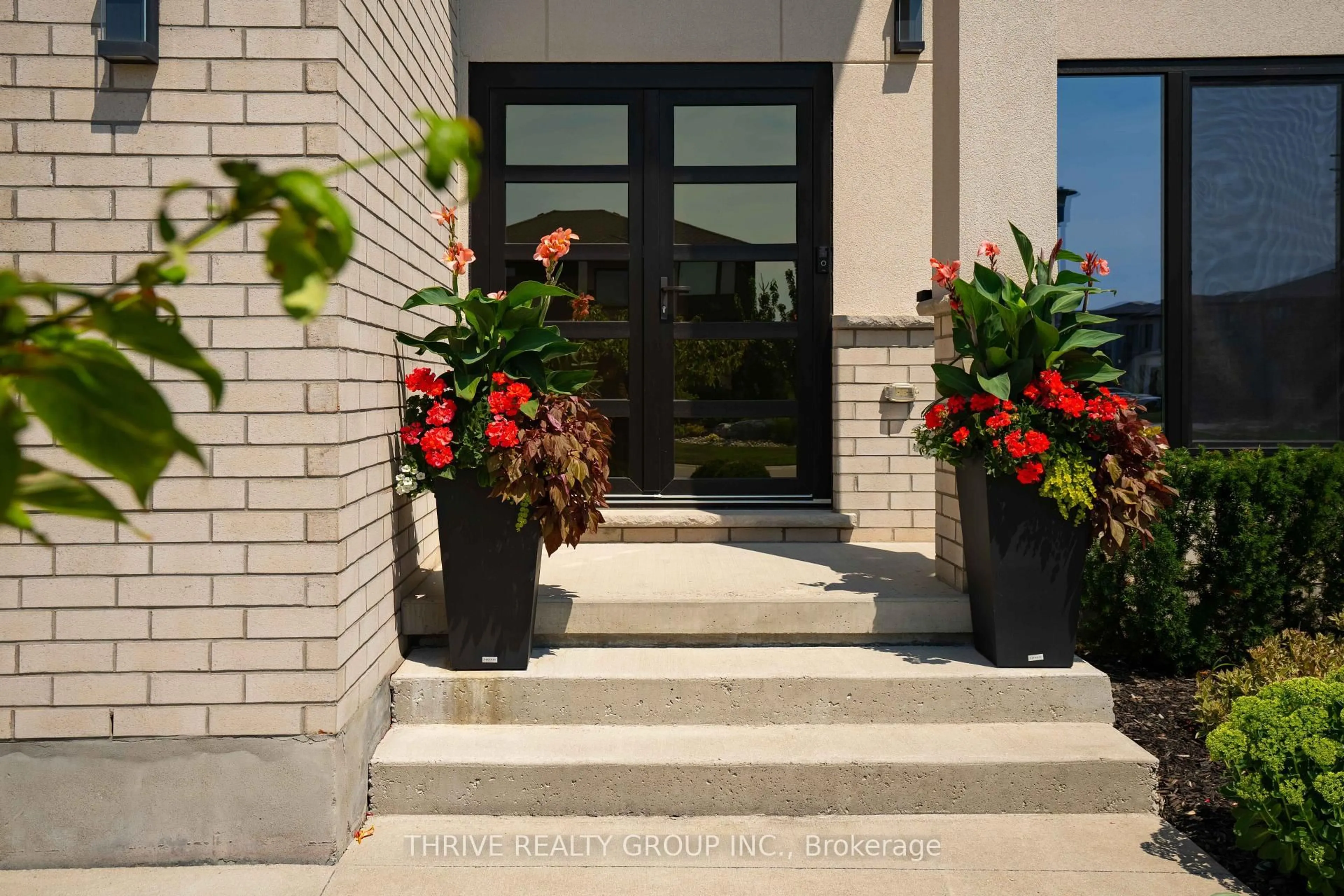 Indoor entryway for 2084 Tyson Walk, London South Ontario N6K 5R4
