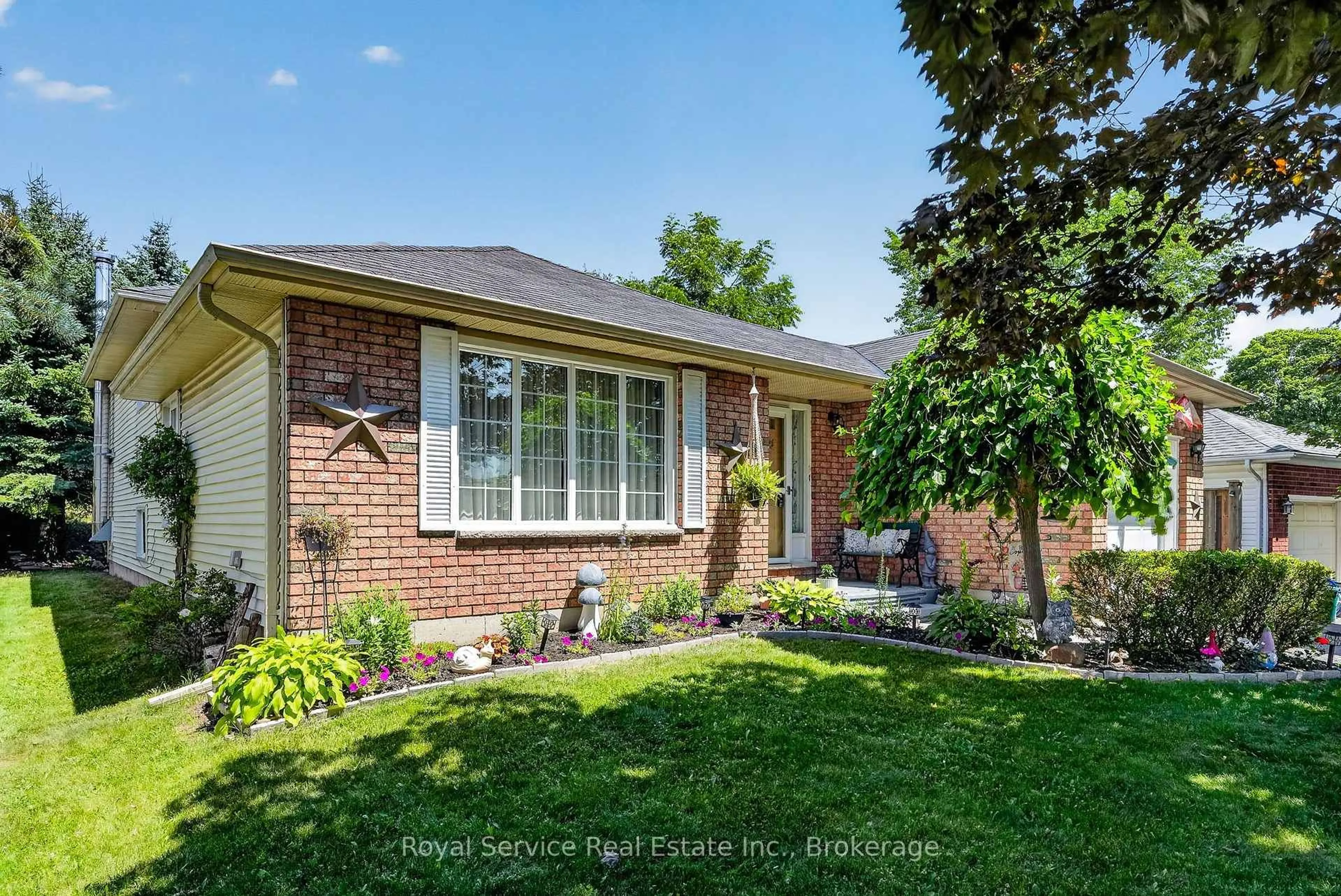 Home with brick exterior material, street for 32 Hewson Dr, Port Hope Ontario L1A 4C9