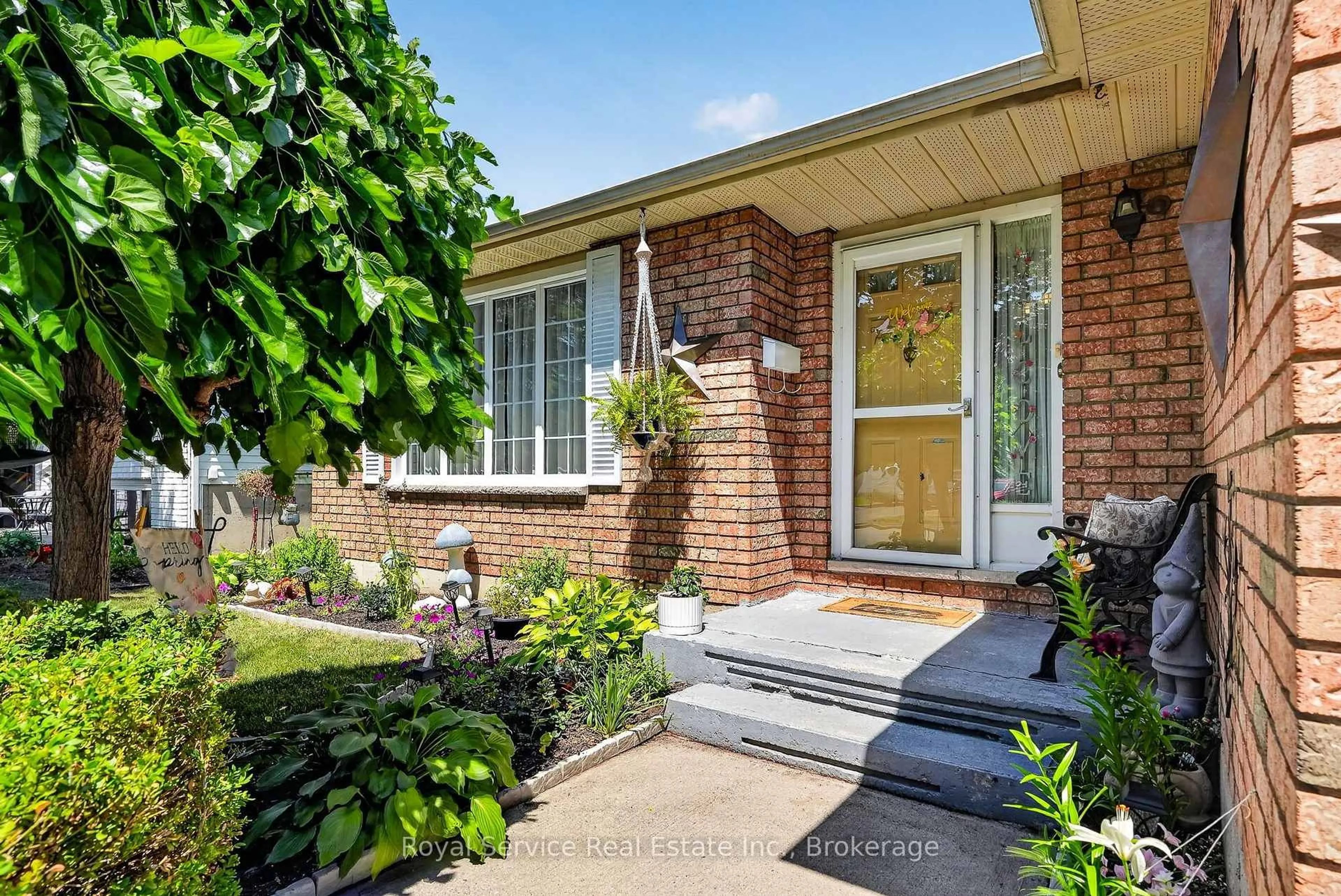 Home with brick exterior material, street for 32 Hewson Dr, Port Hope Ontario L1A 4C9