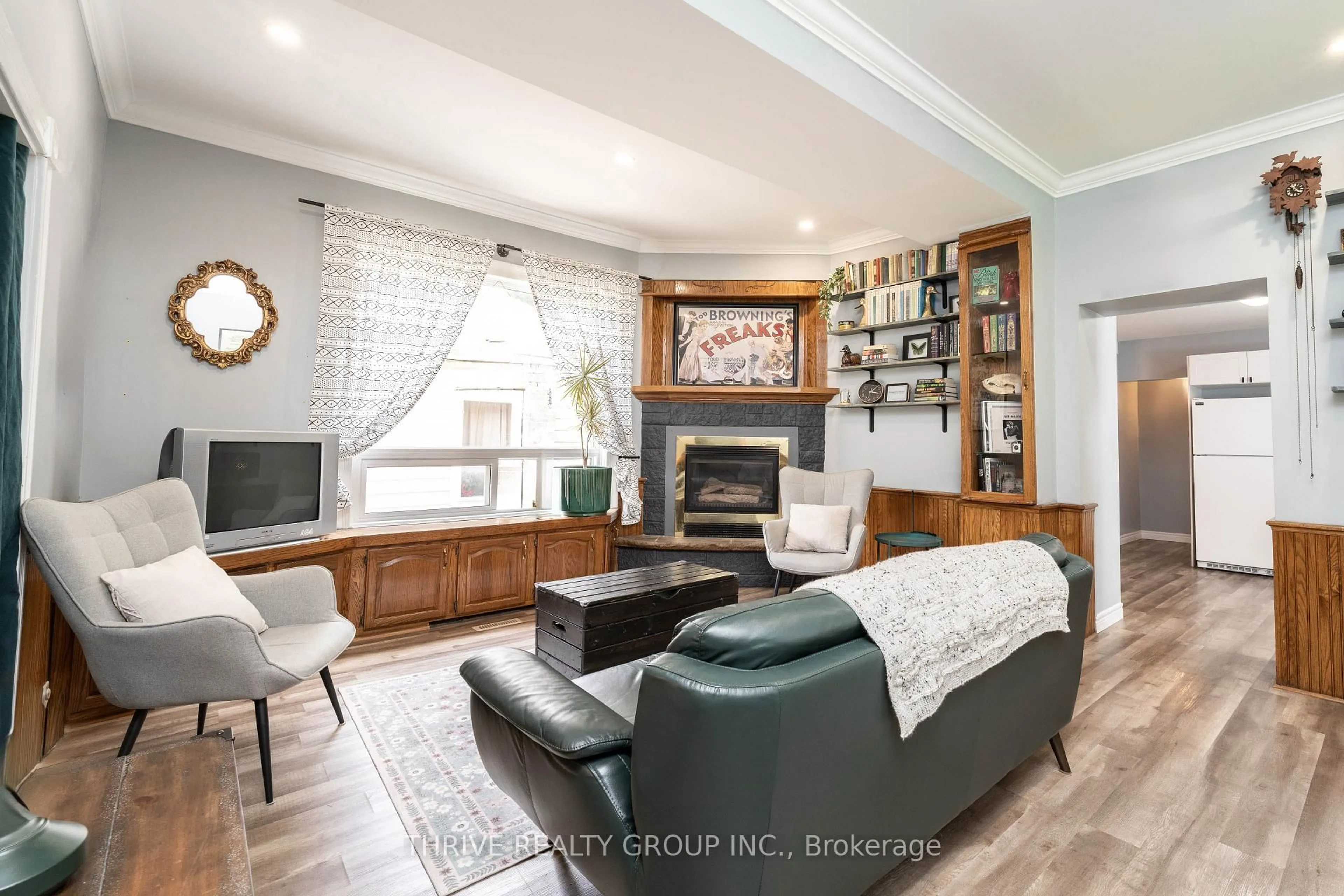 Living room with furniture, wood/laminate floor for 247 Egerton St, London East Ontario N5Z 2G9