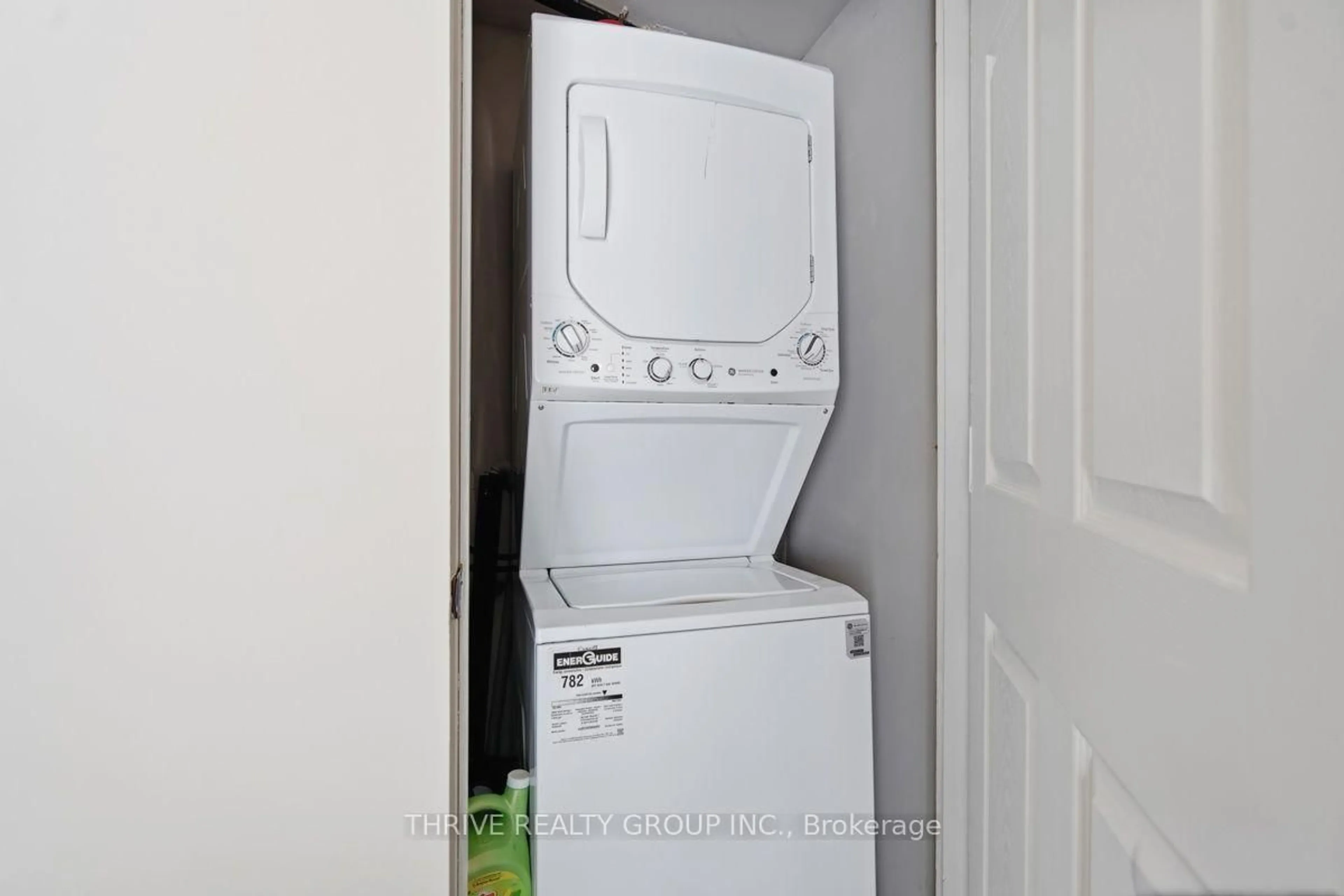 Laundry room for 176 Centre St, St. Thomas Ontario N5R 3A4
