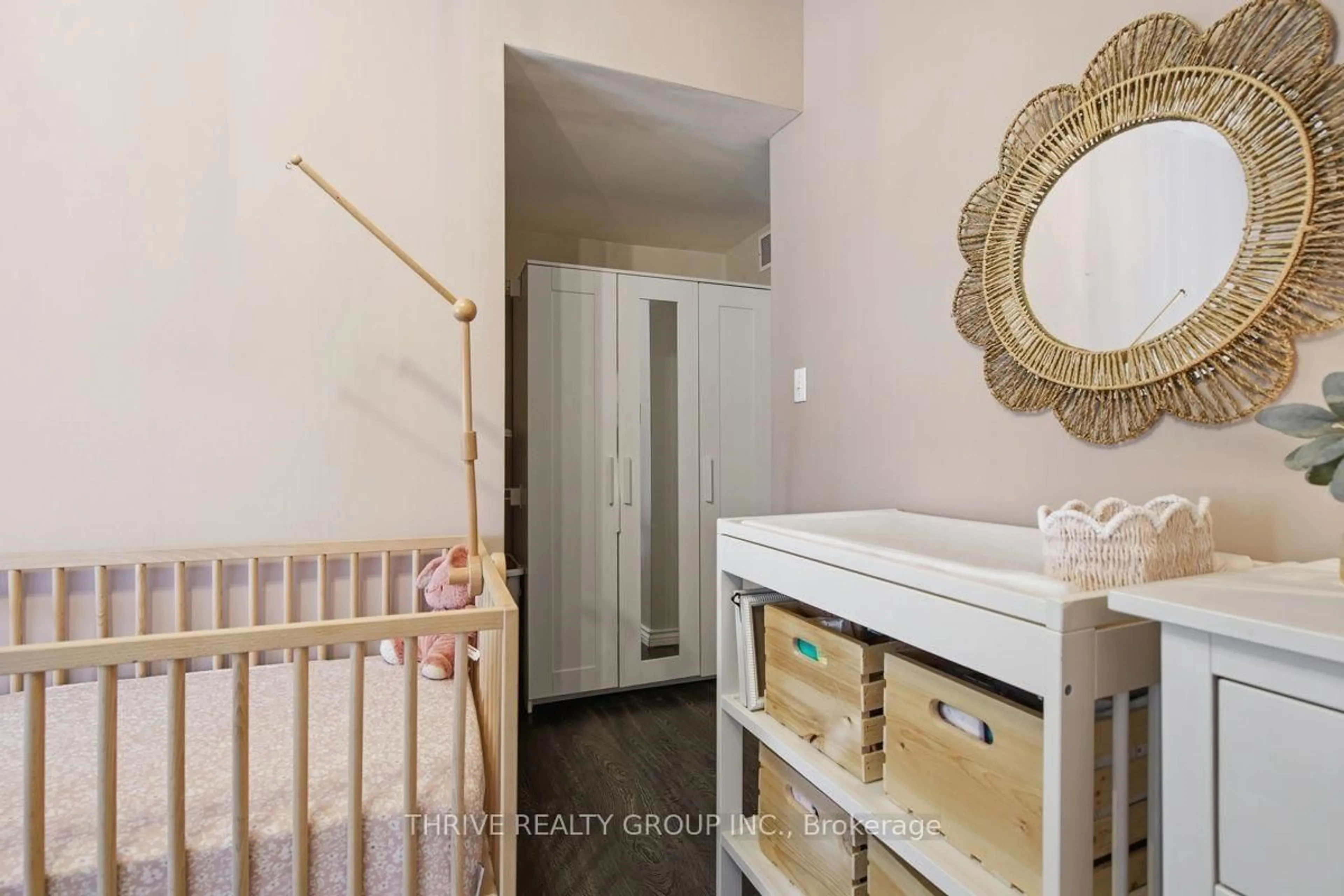 Indoor entryway for 176 Centre St, St. Thomas Ontario N5R 3A4