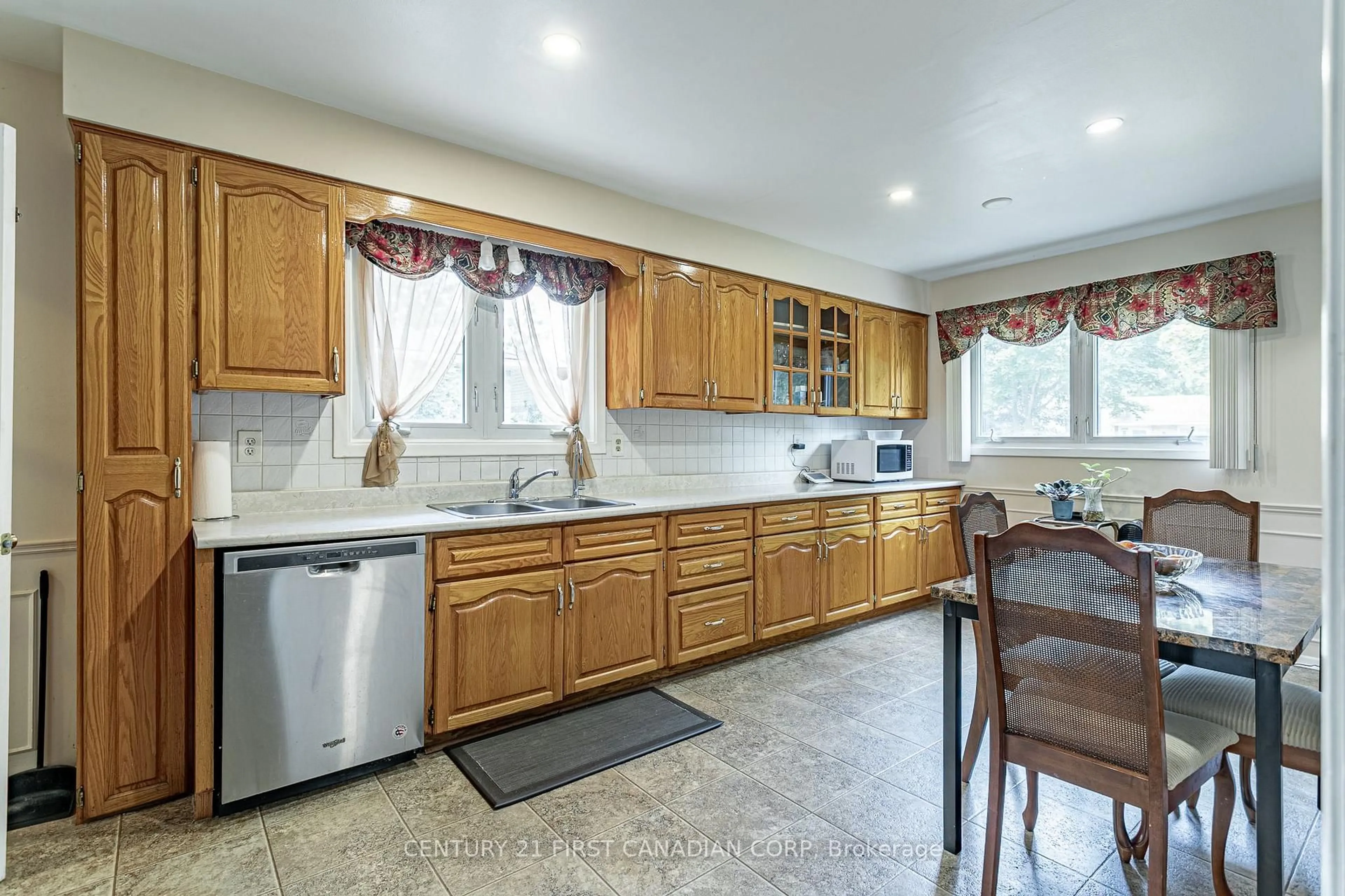 Standard kitchen, ceramic/tile floor for 8 Antrim Cres, London South Ontario N6E 1G8