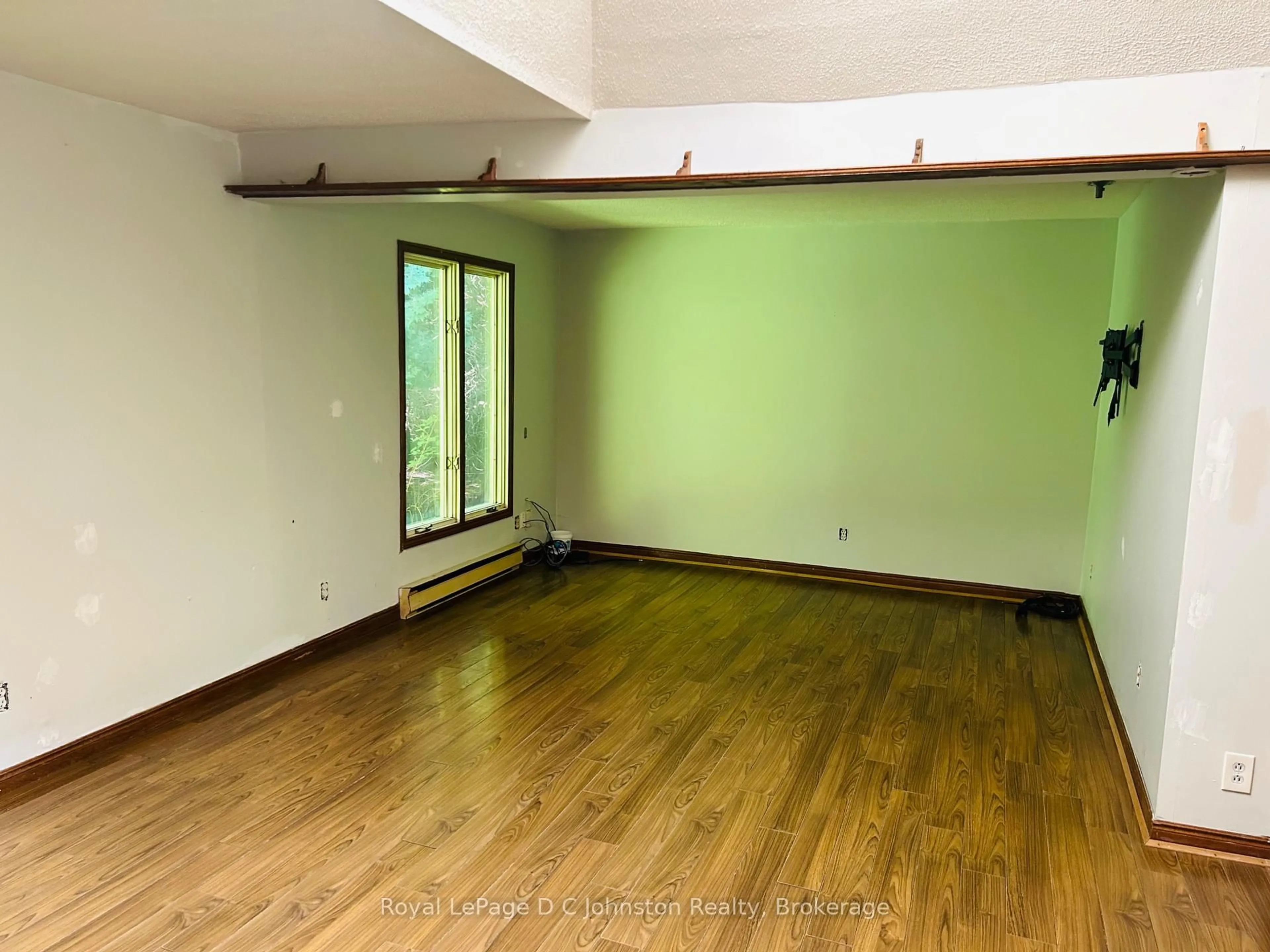 A pic of a room for 300 Carlisle St, Saugeen Shores Ontario N0H 2L0