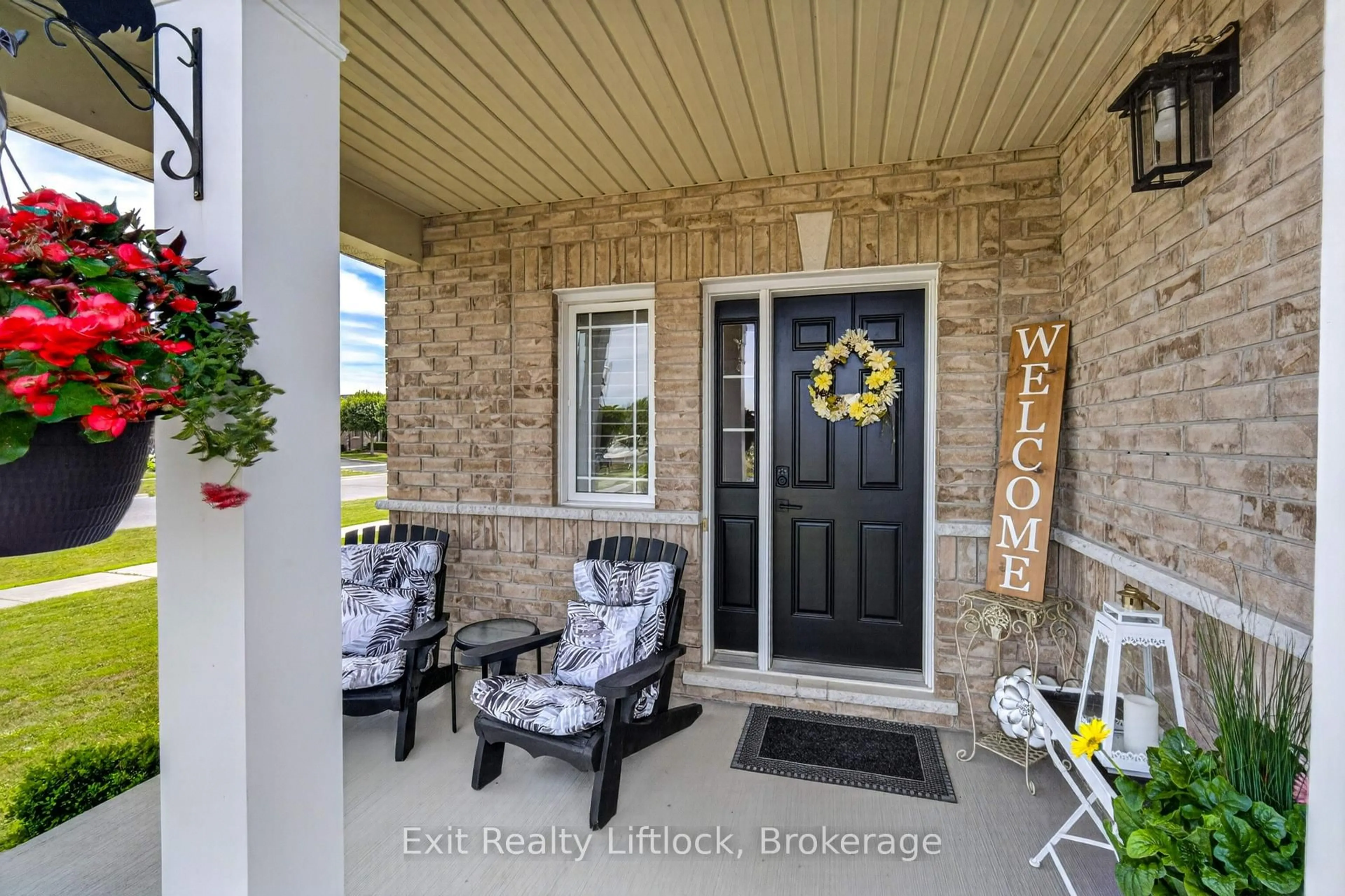 Indoor entryway for 1 Mcgregor Crt, Peterborough Ontario K9L 0B7