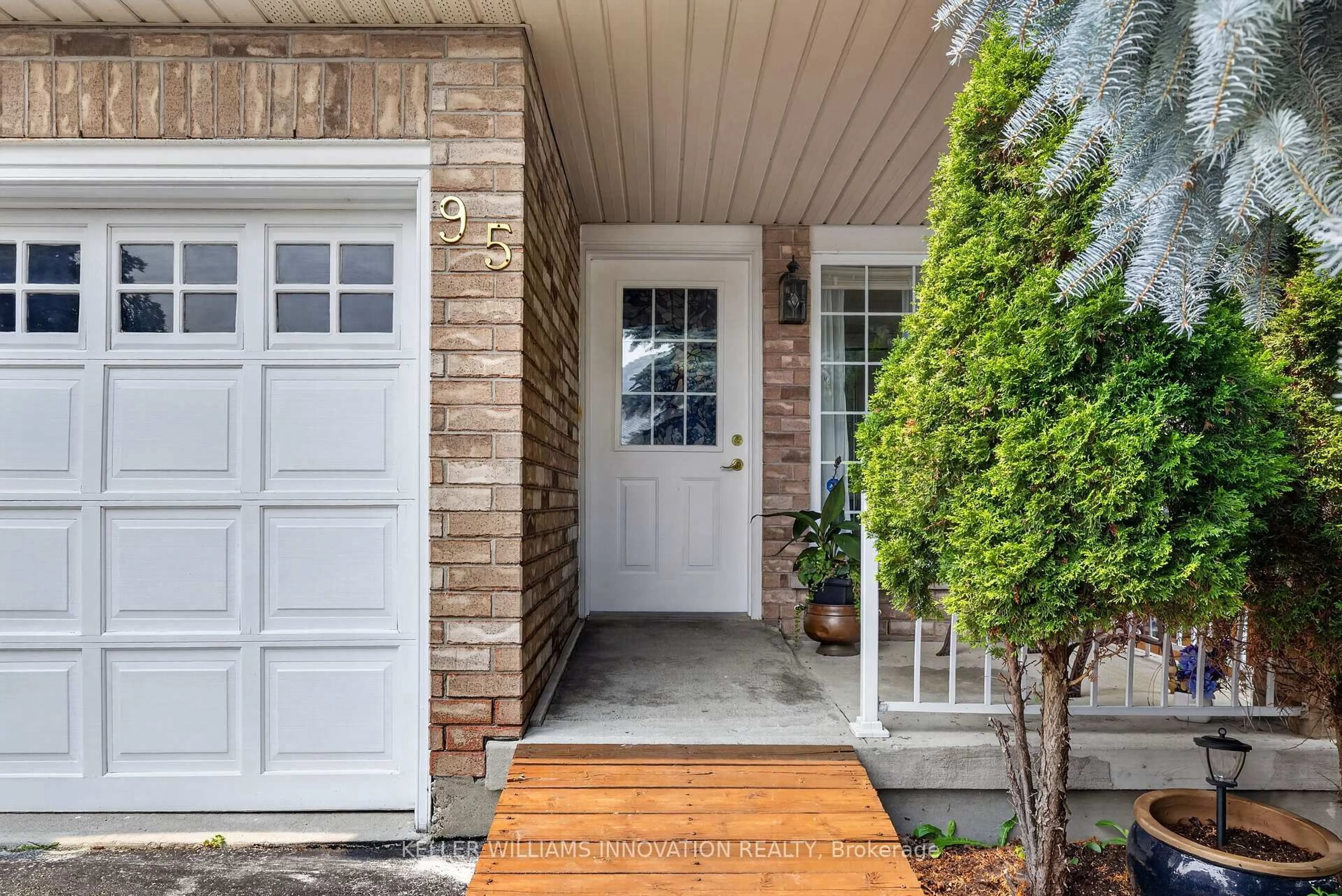 Indoor entryway for 95 Tovell Dr, Guelph Ontario N1K 1Z5