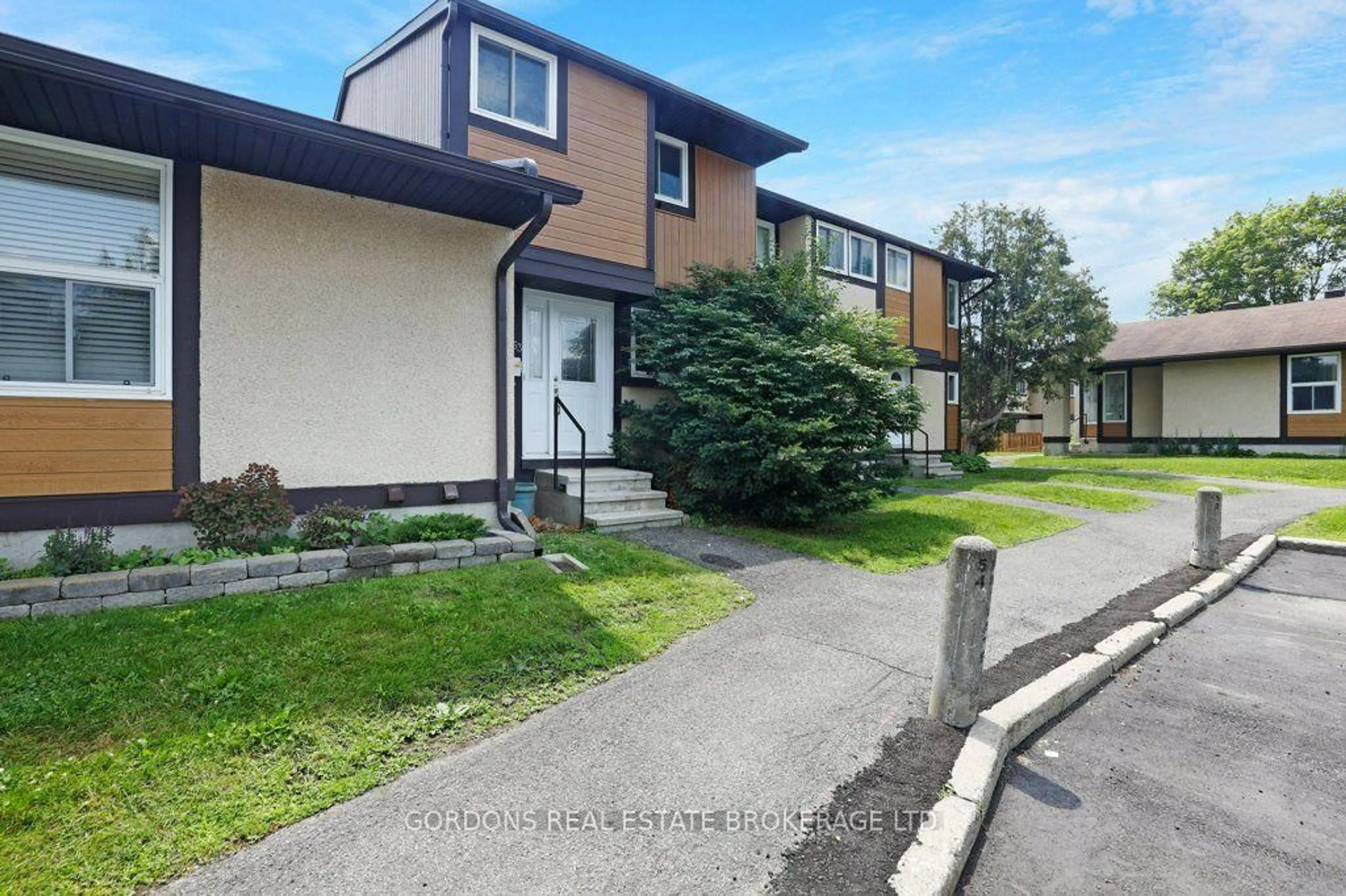 A pic from outside/outdoor area/front of a property/back of a property/a pic from drone, street for 3322 Uplands Dr #53, Ottawa Ontario K1V 9R9