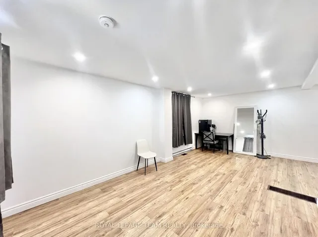 67-67B Queen Mary St, Ottawa 3