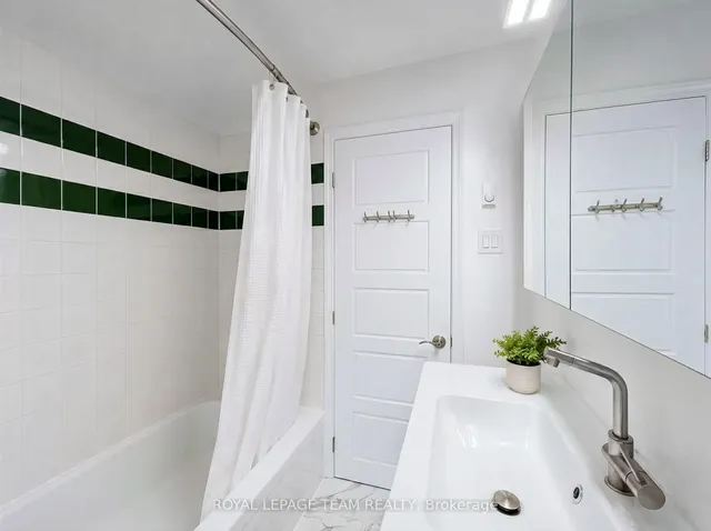 67-67B Queen Mary St, Ottawa 4