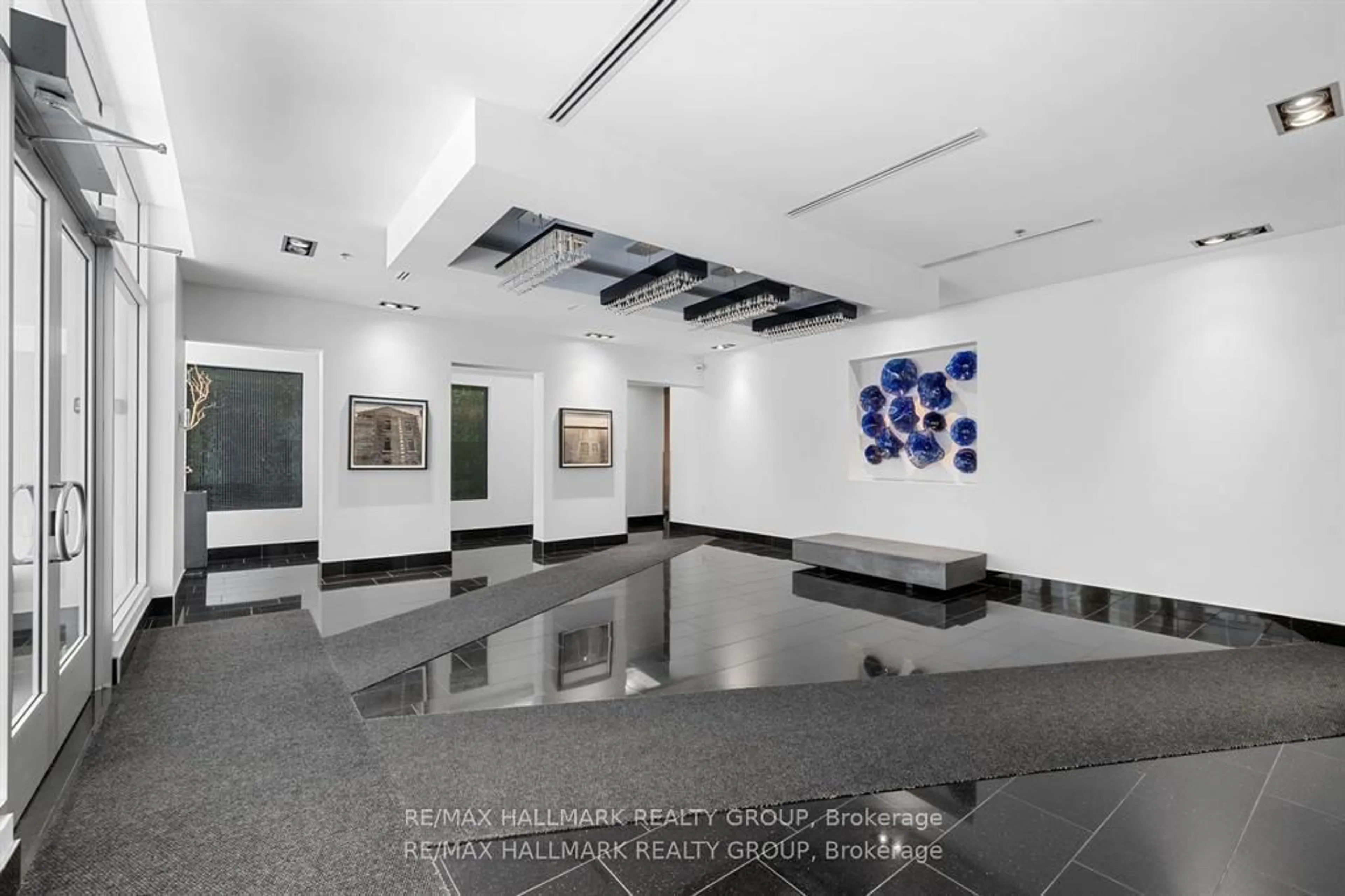 Lobby for 101 Richmond Rd #611, Ottawa Ontario K1Z 0A6