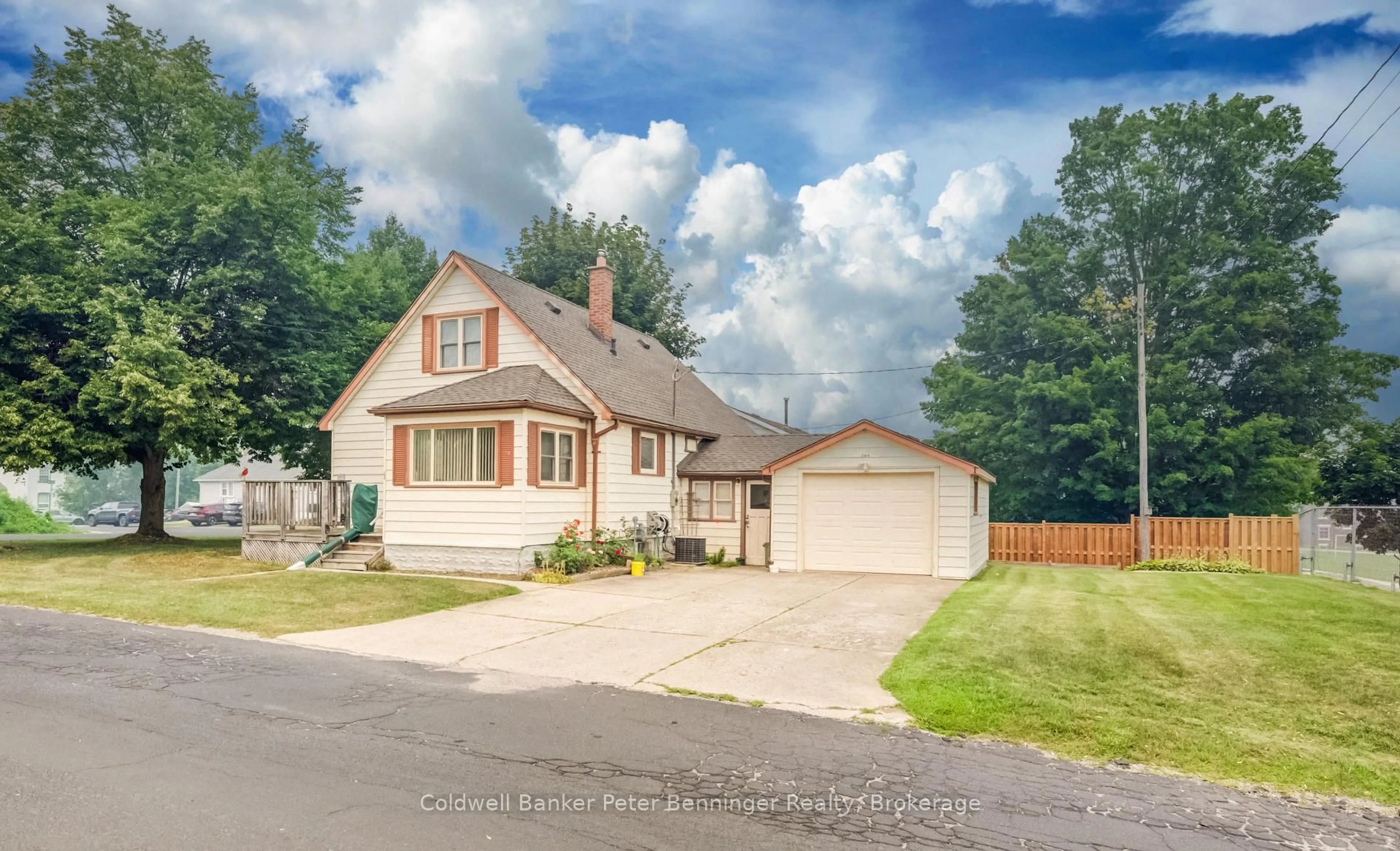 Home with vinyl exterior material, street for 280 6th Street A, Hanover Ontario N4N 1E7