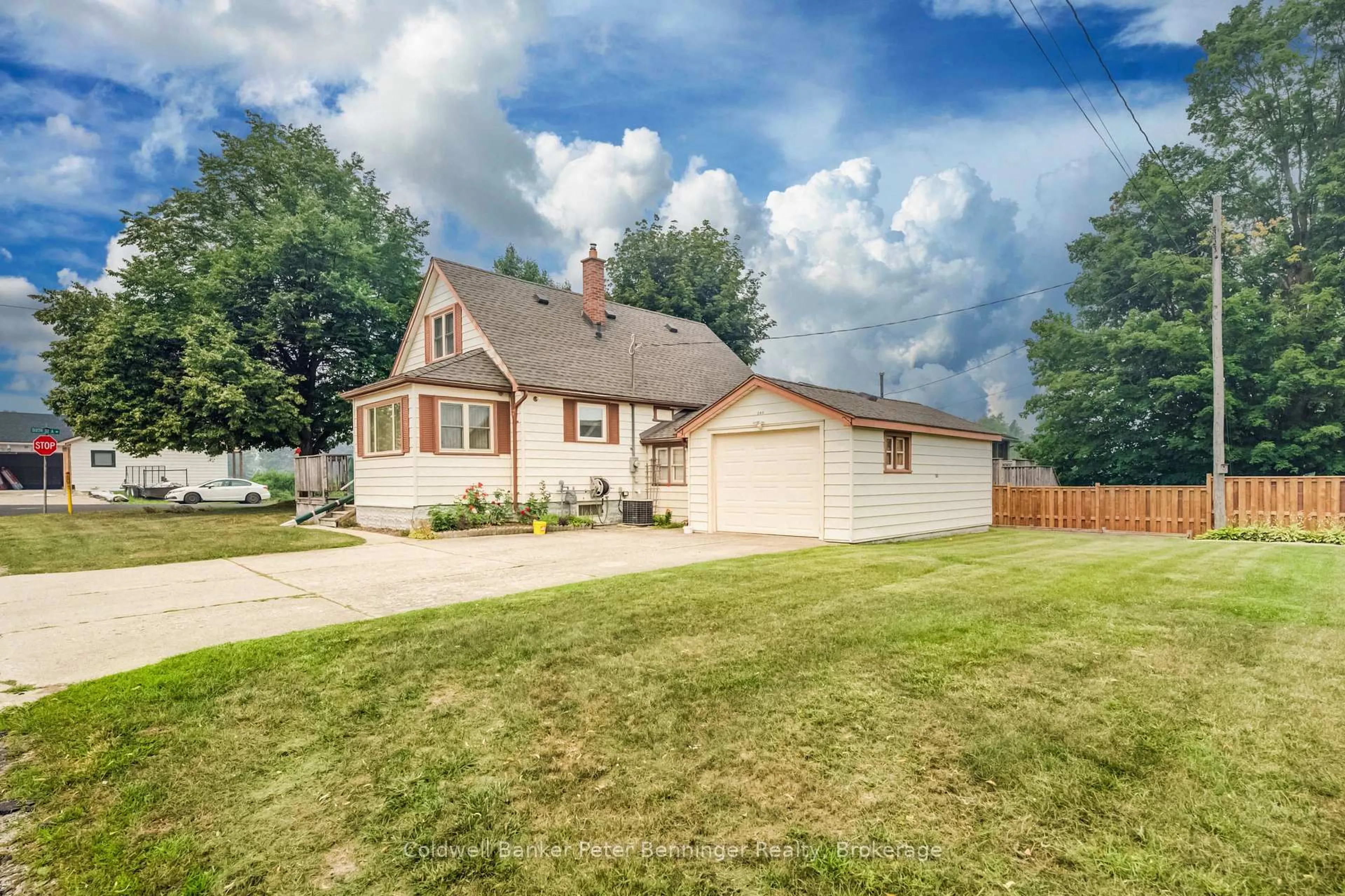 A pic from outside/outdoor area/front of a property/back of a property/a pic from drone, street for 280 6th Street A, Hanover Ontario N4N 1E7