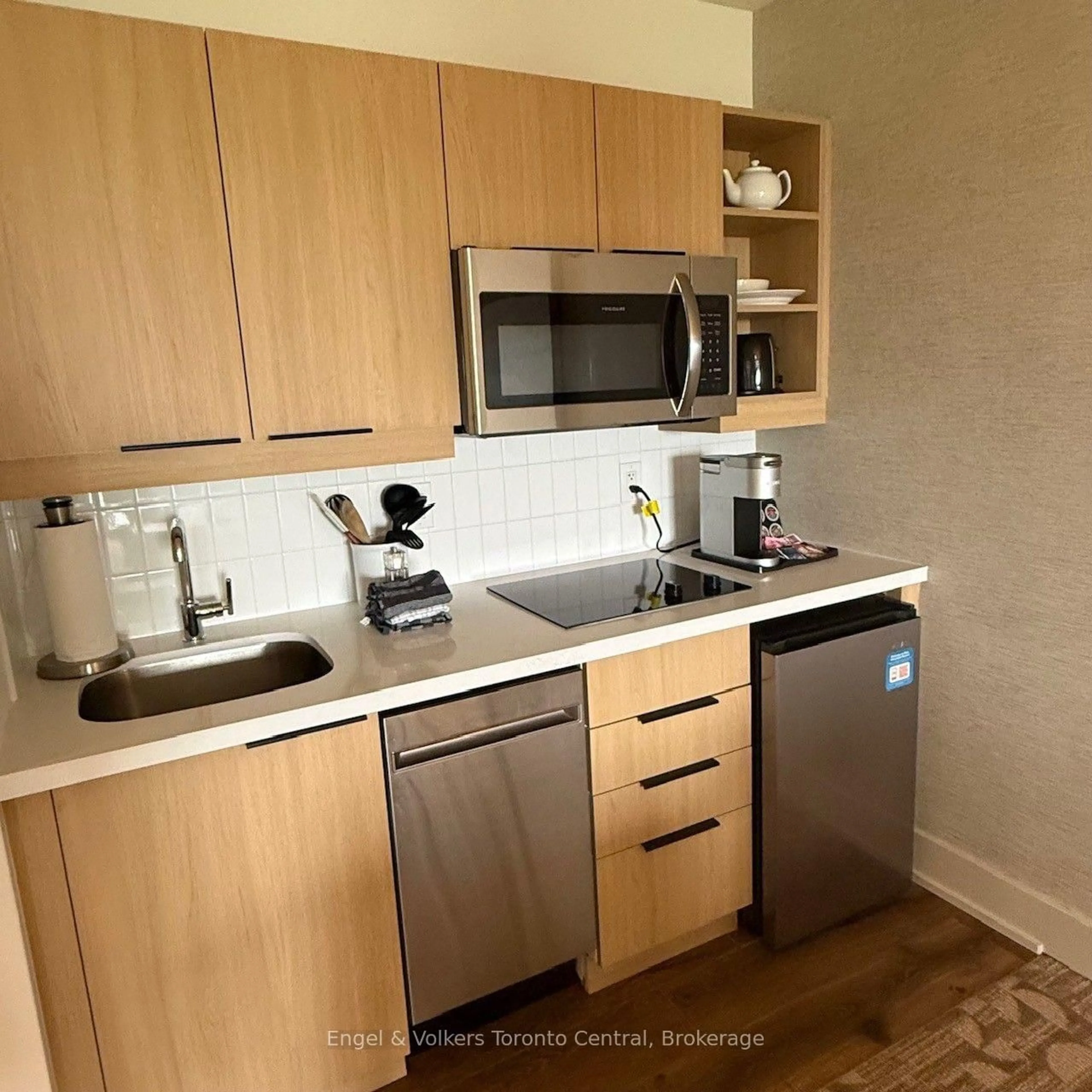 Standard kitchen, unknown for 190 Jozo Weider Blvd #259, Blue Mountains Ontario L9Y 0V1