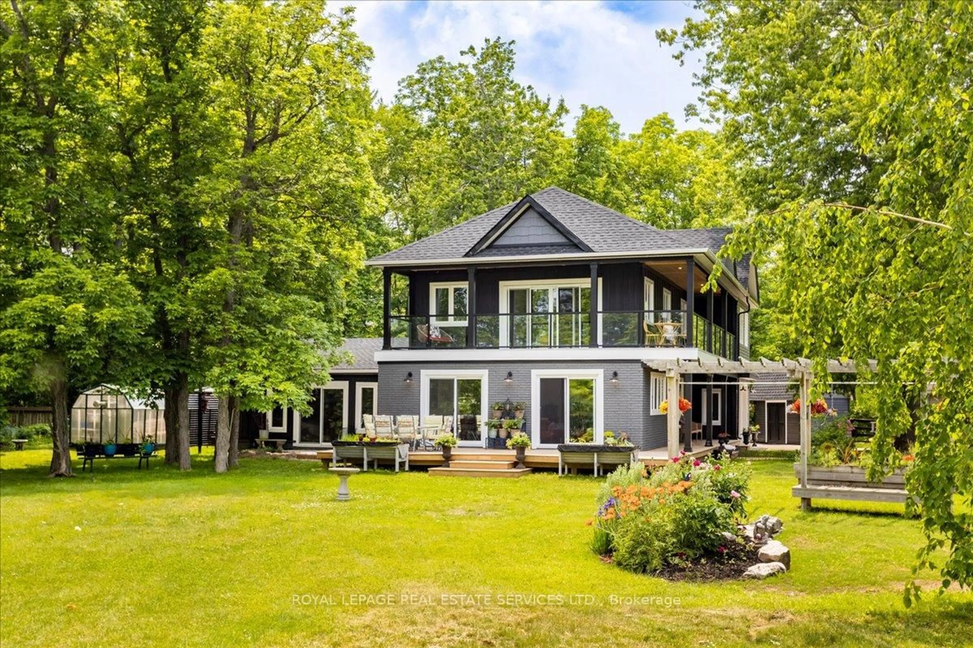 Home with vinyl exterior material, unknown for 62 Windemere Rd, Hamilton Ontario L8E 5G5