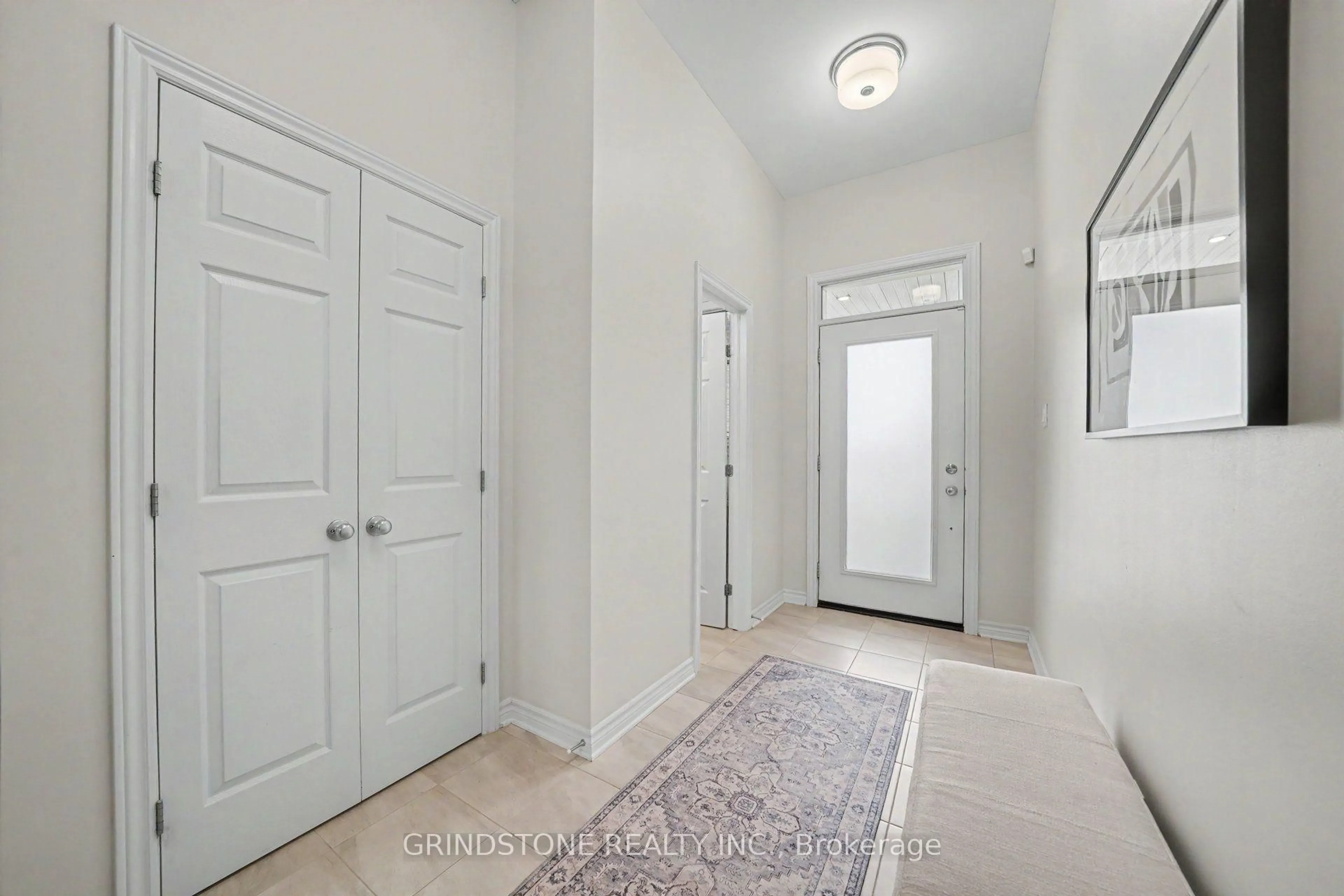 Indoor entryway for 203 Trollius Way, Ottawa Ontario K1T 0R7