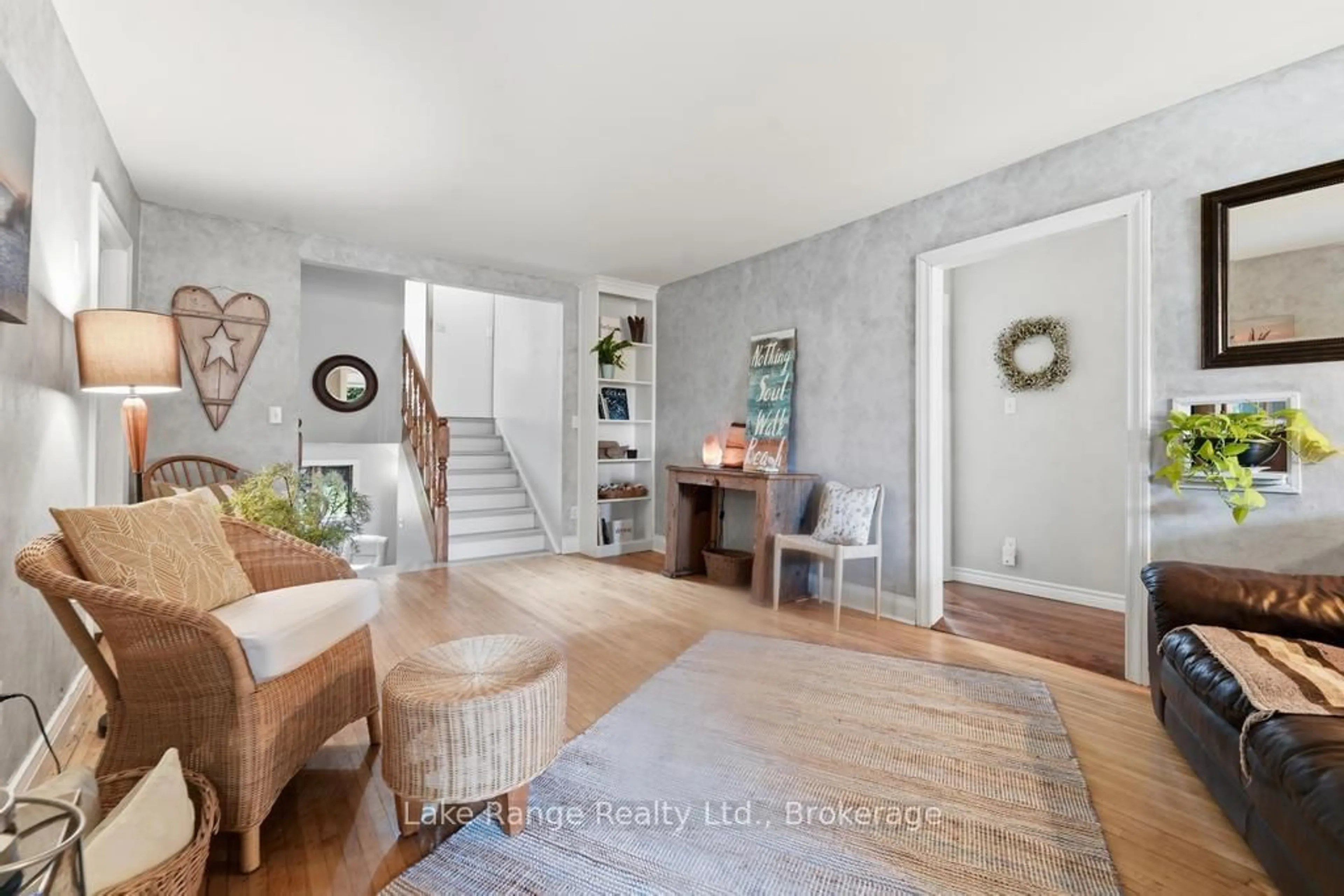 Indoor entryway for 73 Queen St, Huron-Kinloss Ontario N0G 2R0