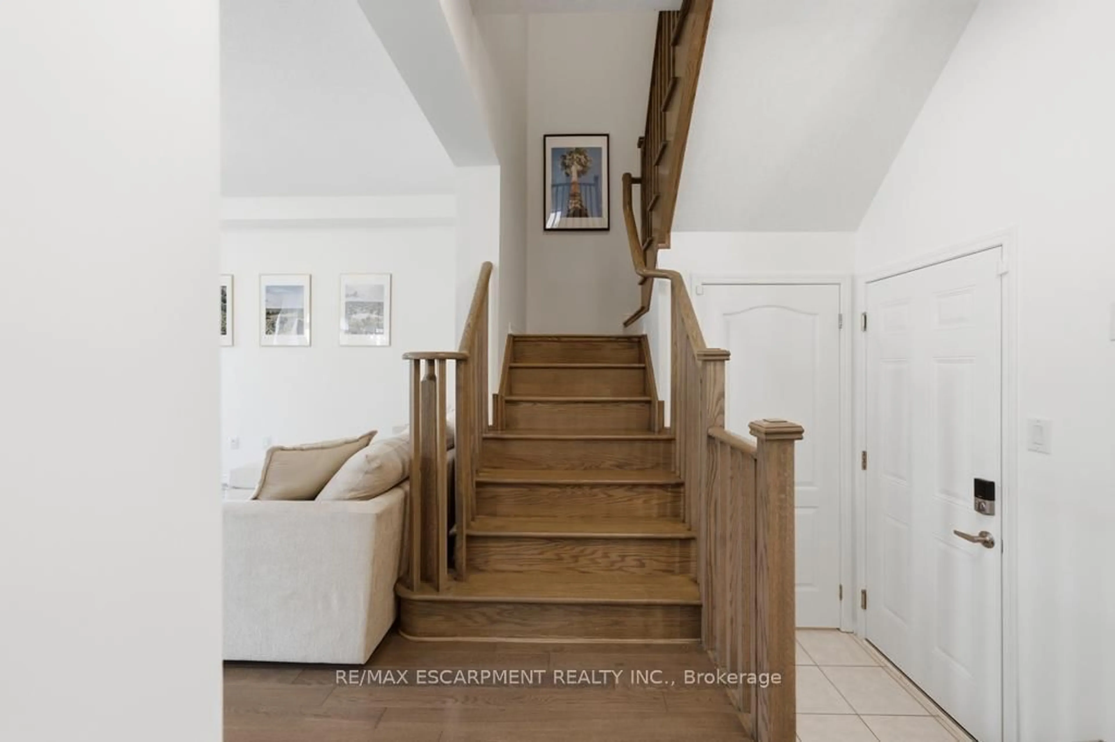 Stairs for 10 Cooke Ave, Brantford Ontario N3T 0S2