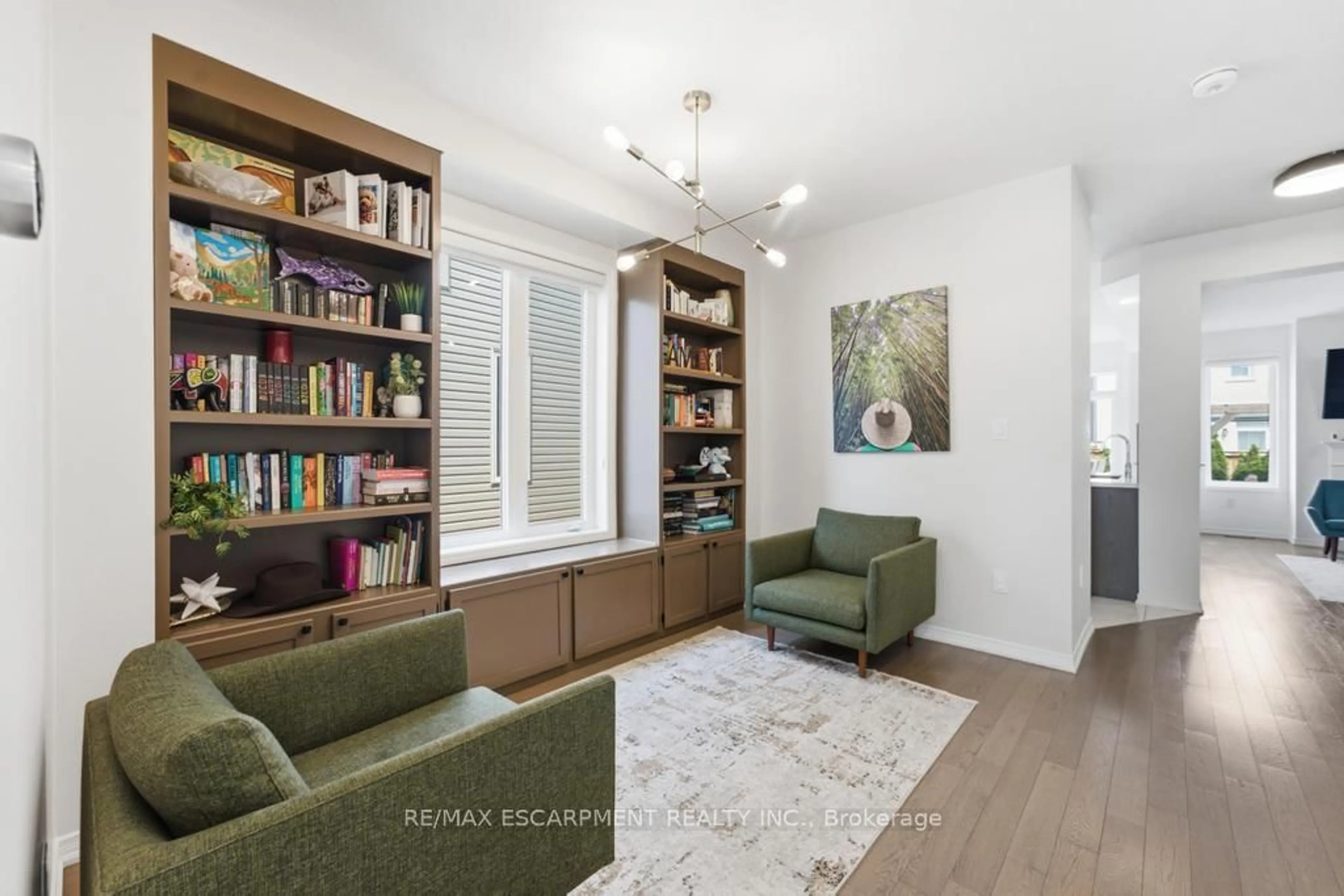 Living room with furniture, unknown for 10 Cooke Ave, Brantford Ontario N3T 0S2