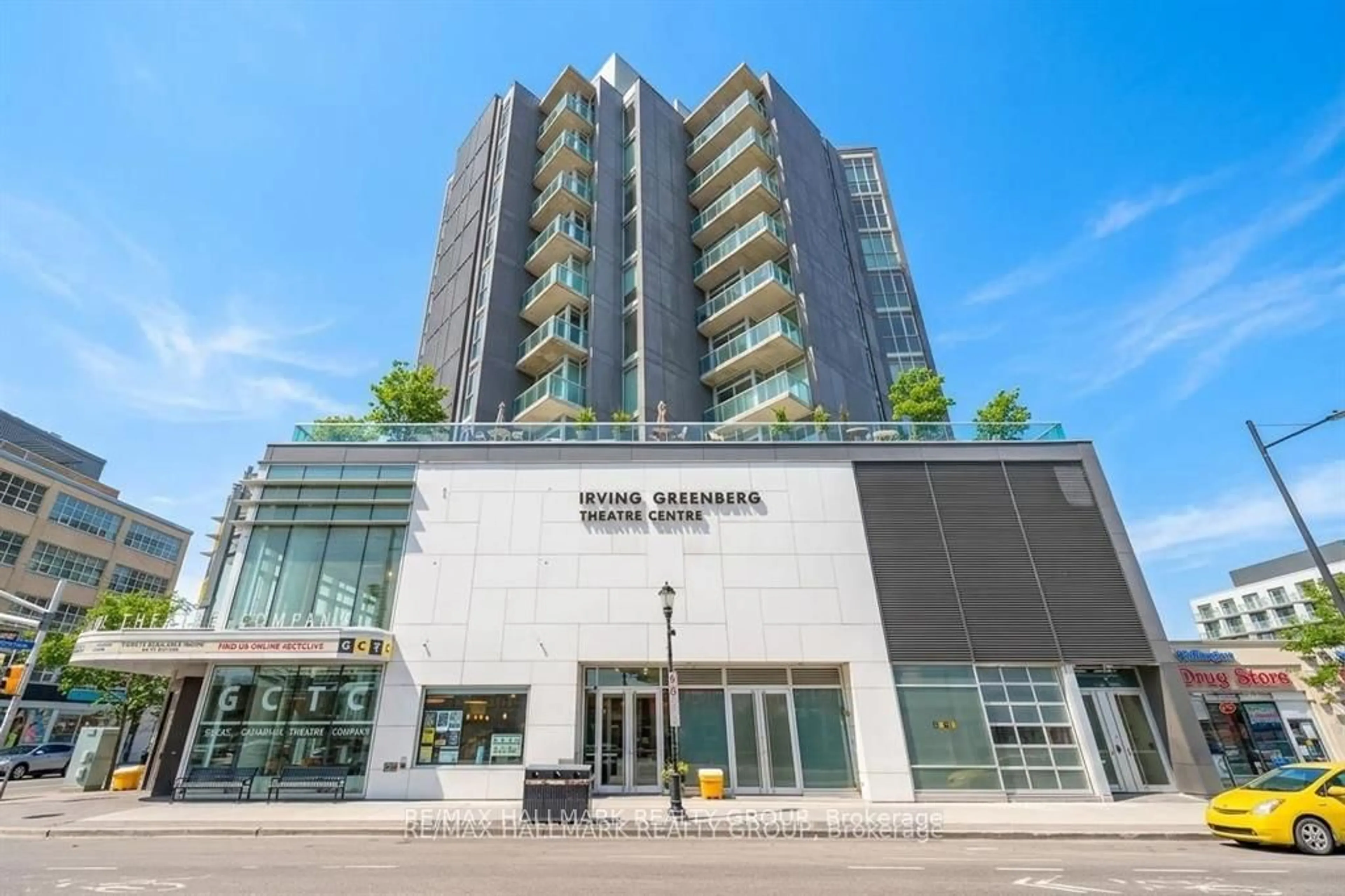 Indoor foyer for 1227 Wellington St #702, Ottawa Ontario K1Y 0G7