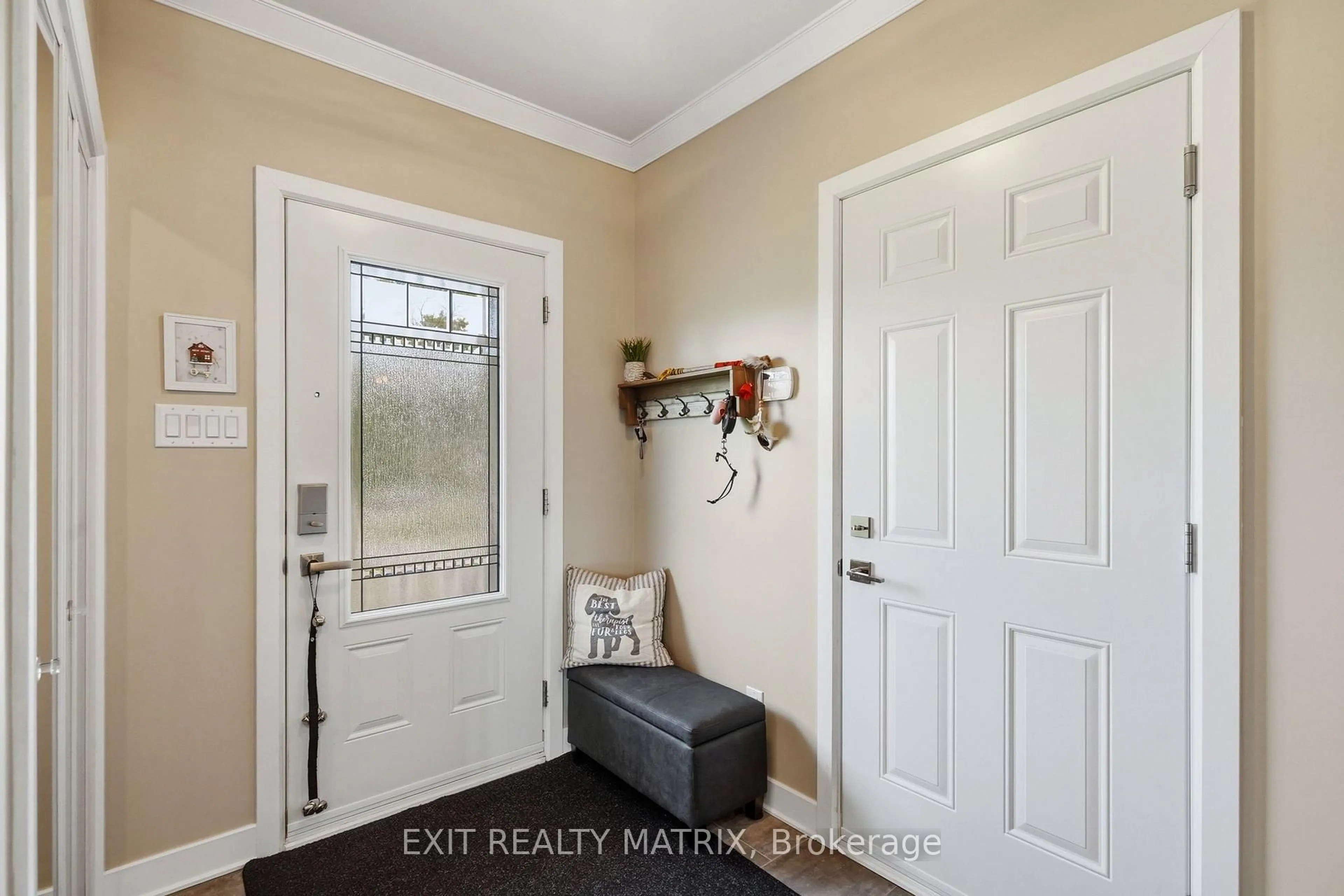Indoor entryway for 800 Du Bercail St, Champlain Ontario K0B 1K0