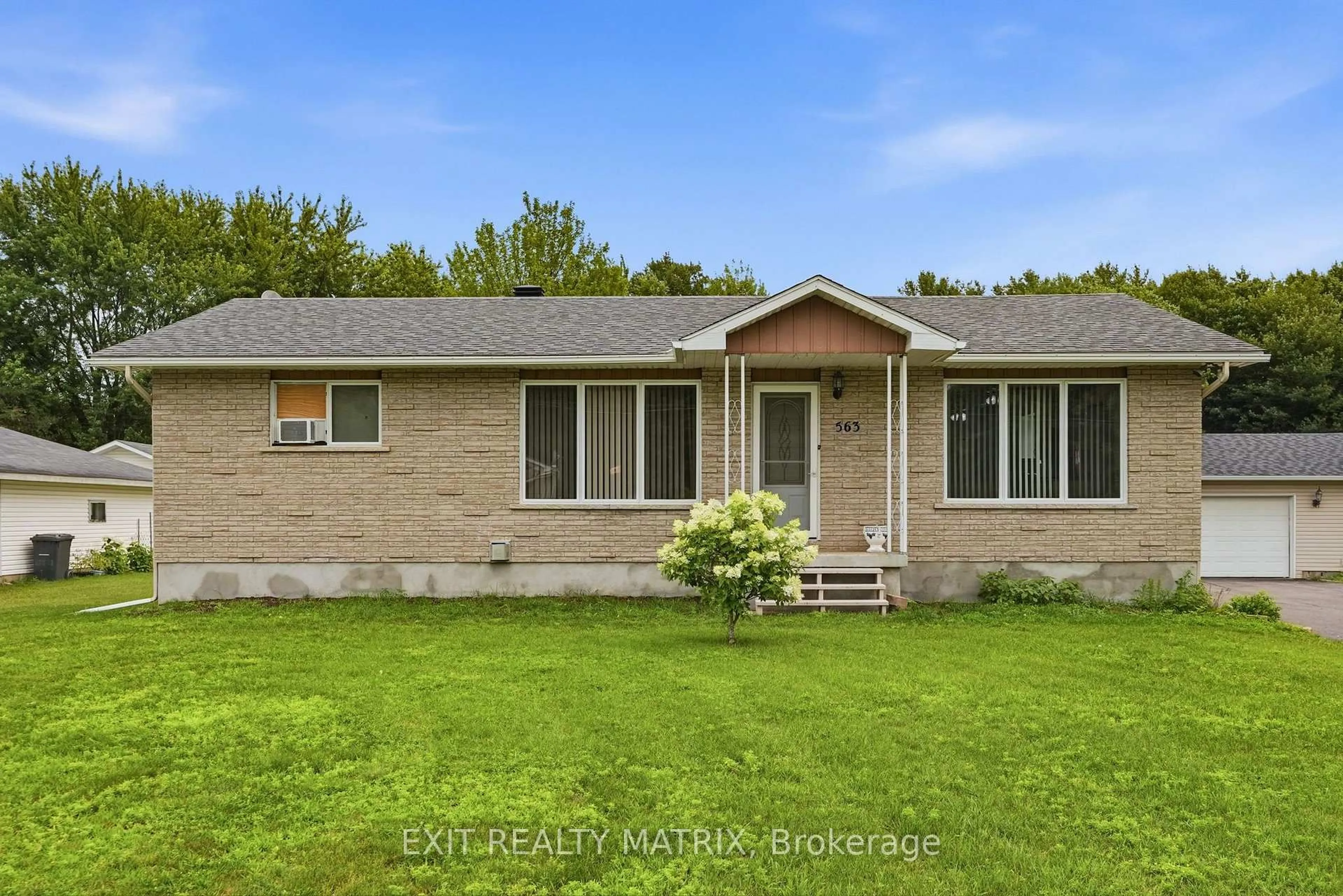 Home with vinyl exterior material, unknown for 563 Lajeunesse Rd, Alfred and Plantagenet Ontario K0B 1A0