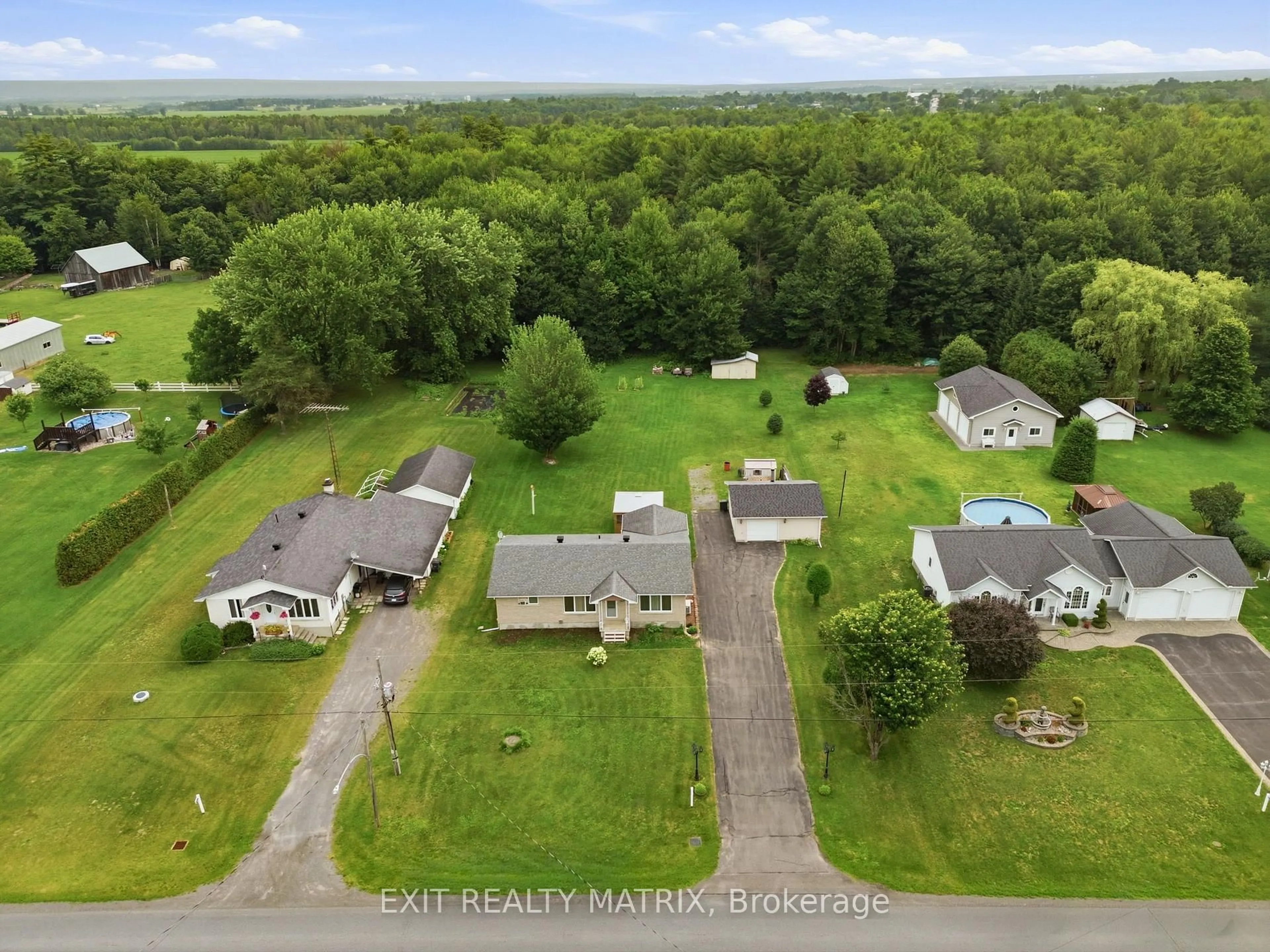 A pic from outside/outdoor area/front of a property/back of a property/a pic from drone, unknown for 563 Lajeunesse Rd, Alfred and Plantagenet Ontario K0B 1A0