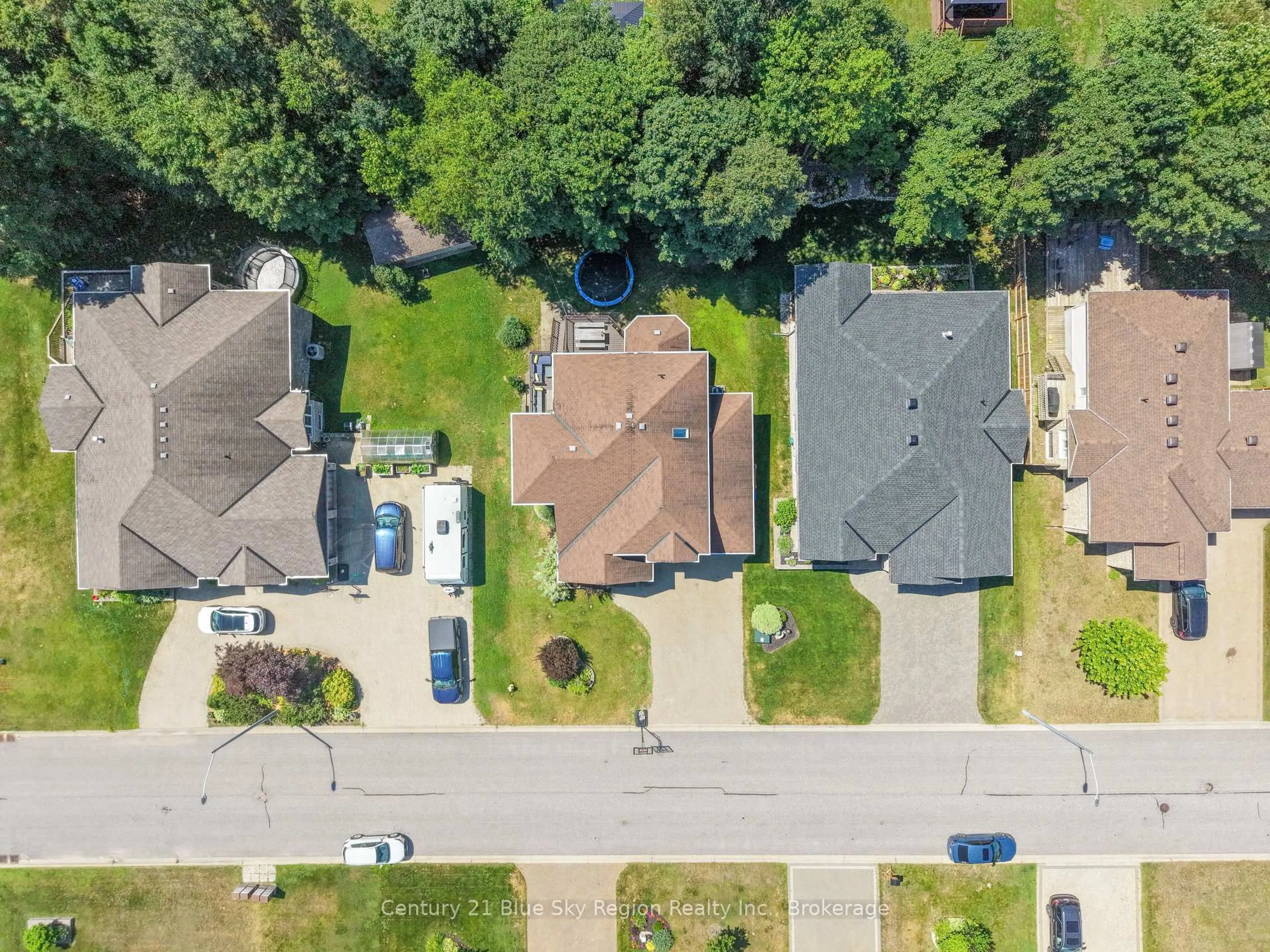 A pic from outside/outdoor area/front of a property/back of a property/a pic from drone, street for 21 Stone Manor Dr, North Bay Ontario P1C 0A2