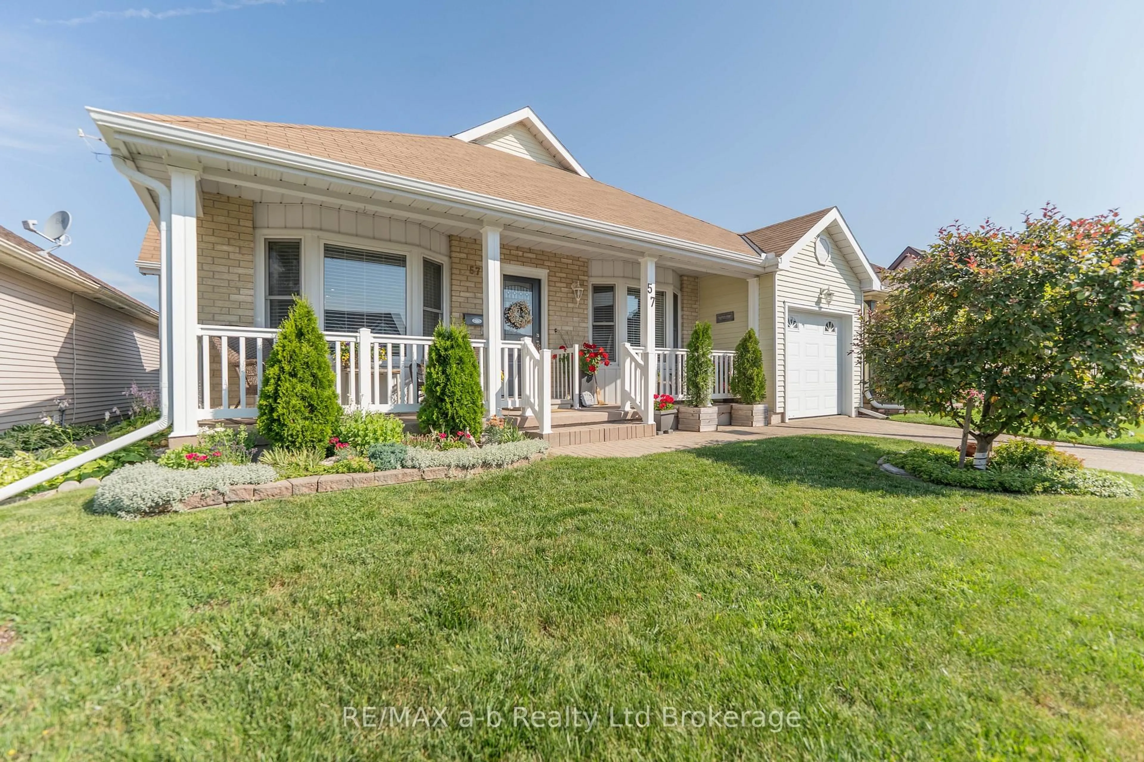 Home with vinyl exterior material, unknown for 57 Edwin Cres, Tillsonburg Ontario N4G 5H6