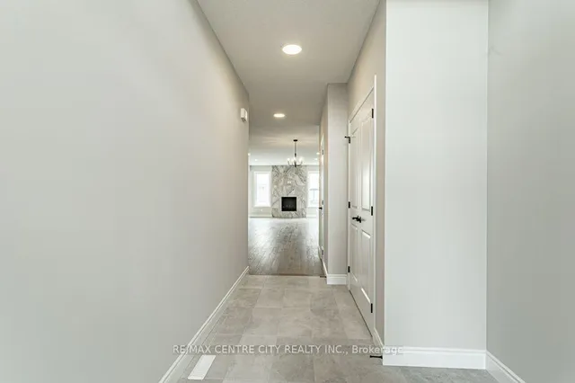 1761 Finley Cres, London North 5