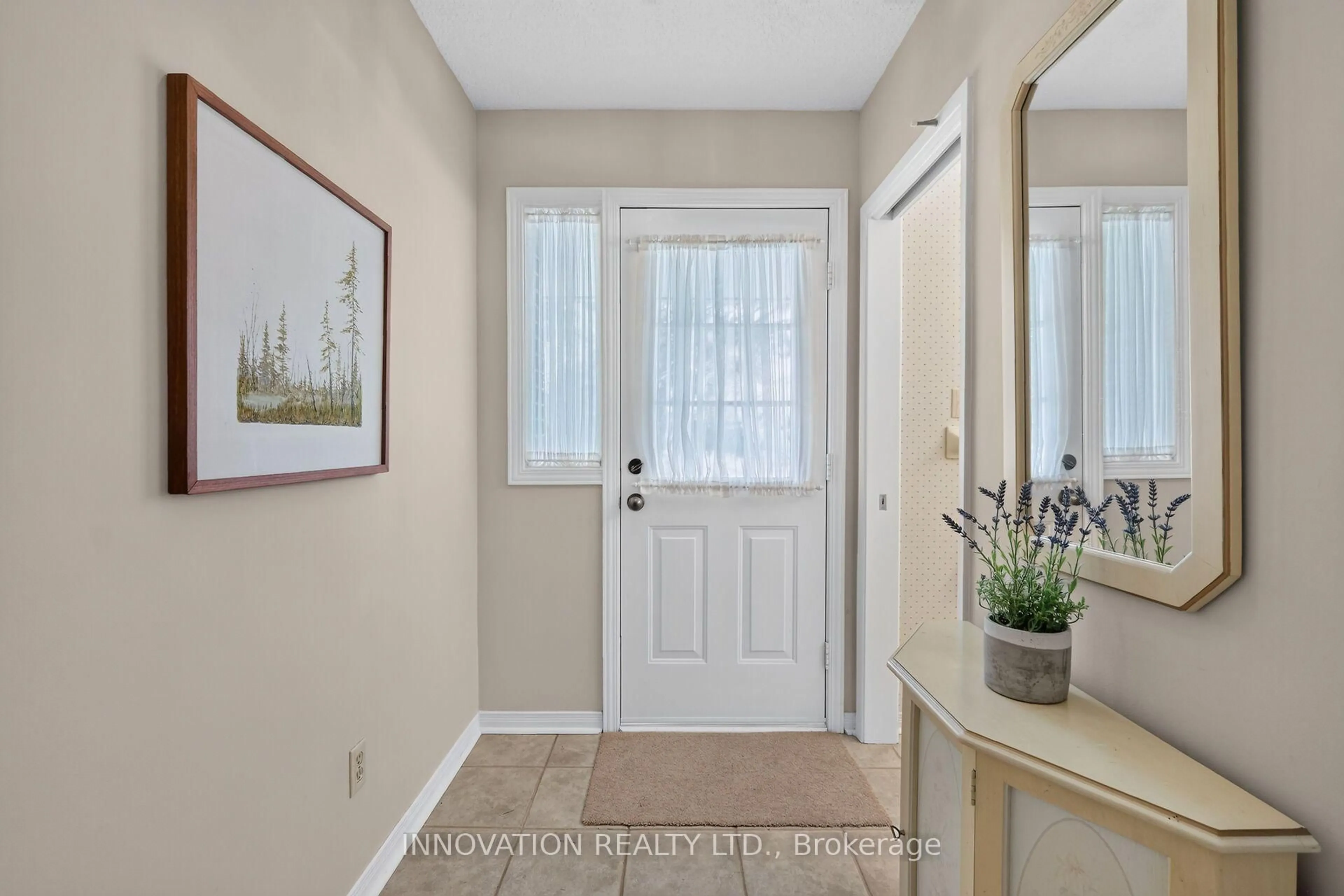 Indoor entryway for 68 Kingsford Crt, Kanata Ontario K2K 1T9